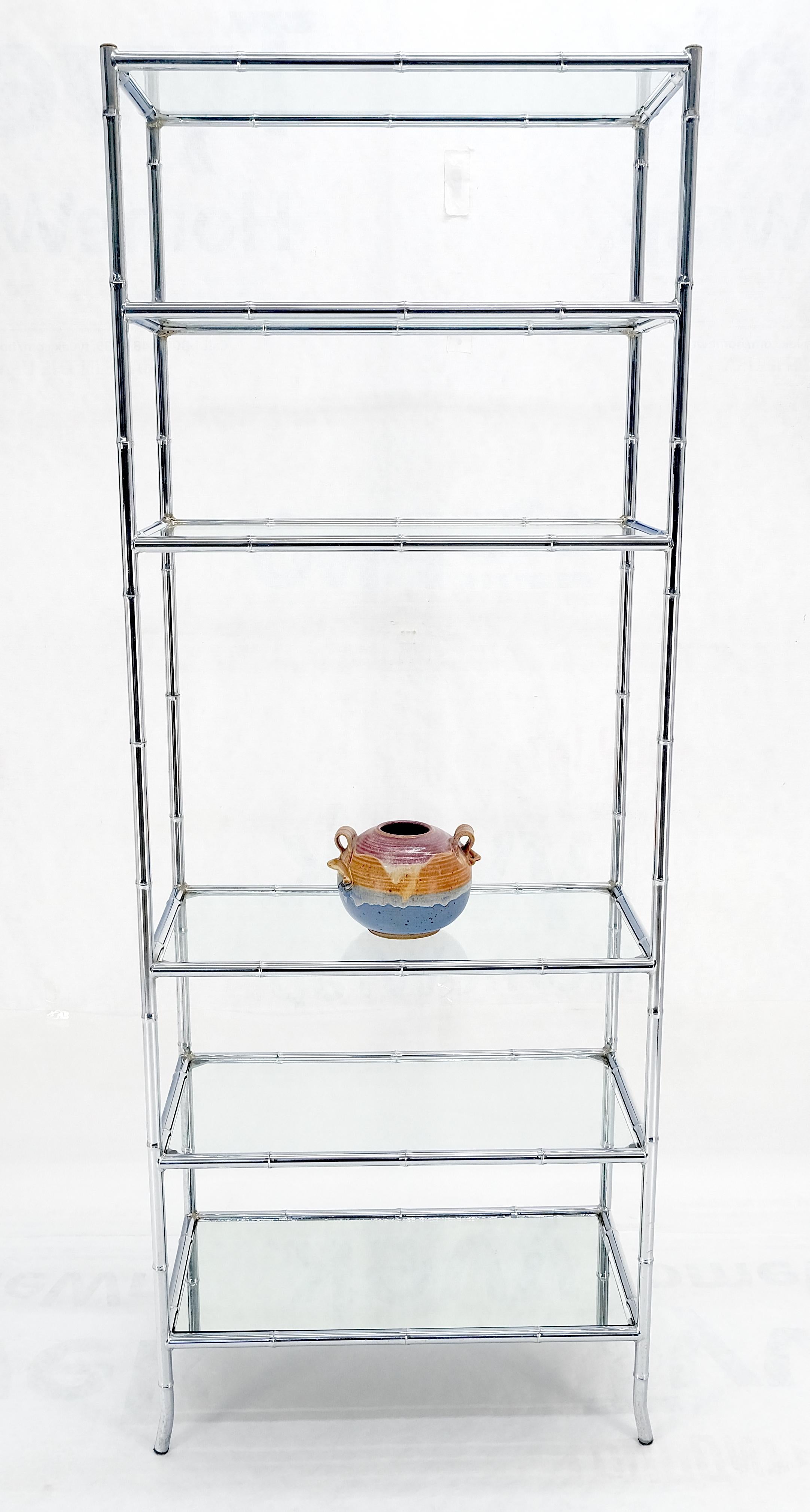 20ième siècle Italian c1970s Faux Bamboo 6 Etagères en verre Chrome Etagere Bookcase MINT en vente