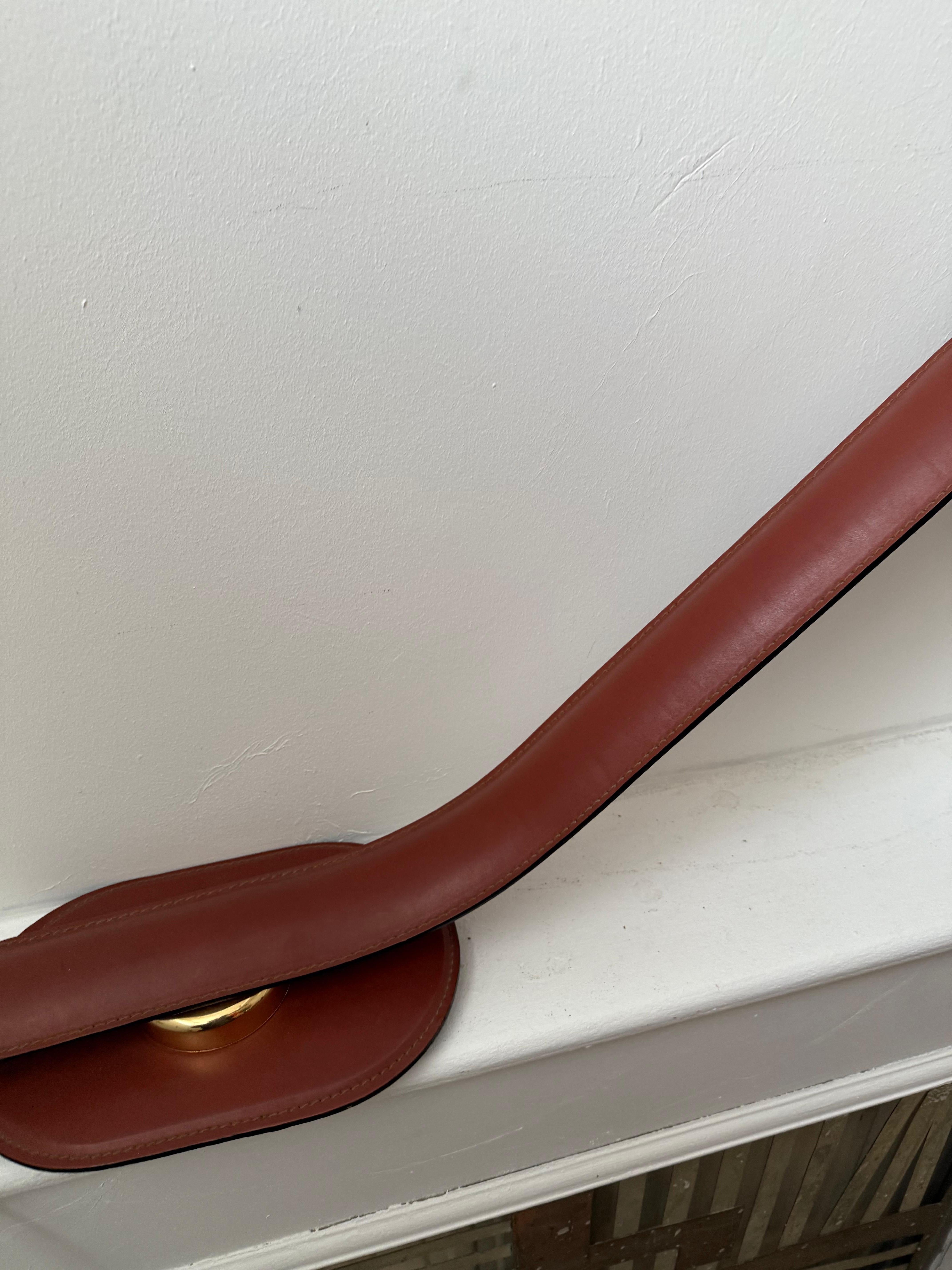Italiano Lampada Cobra in pelle di Traso Milano del 1988 in vendita