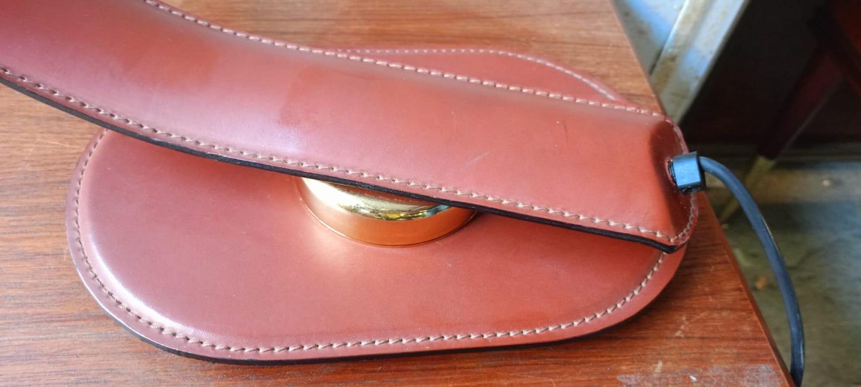 Ottone Lampada Cobra in pelle di Traso Milano del 1988 in vendita