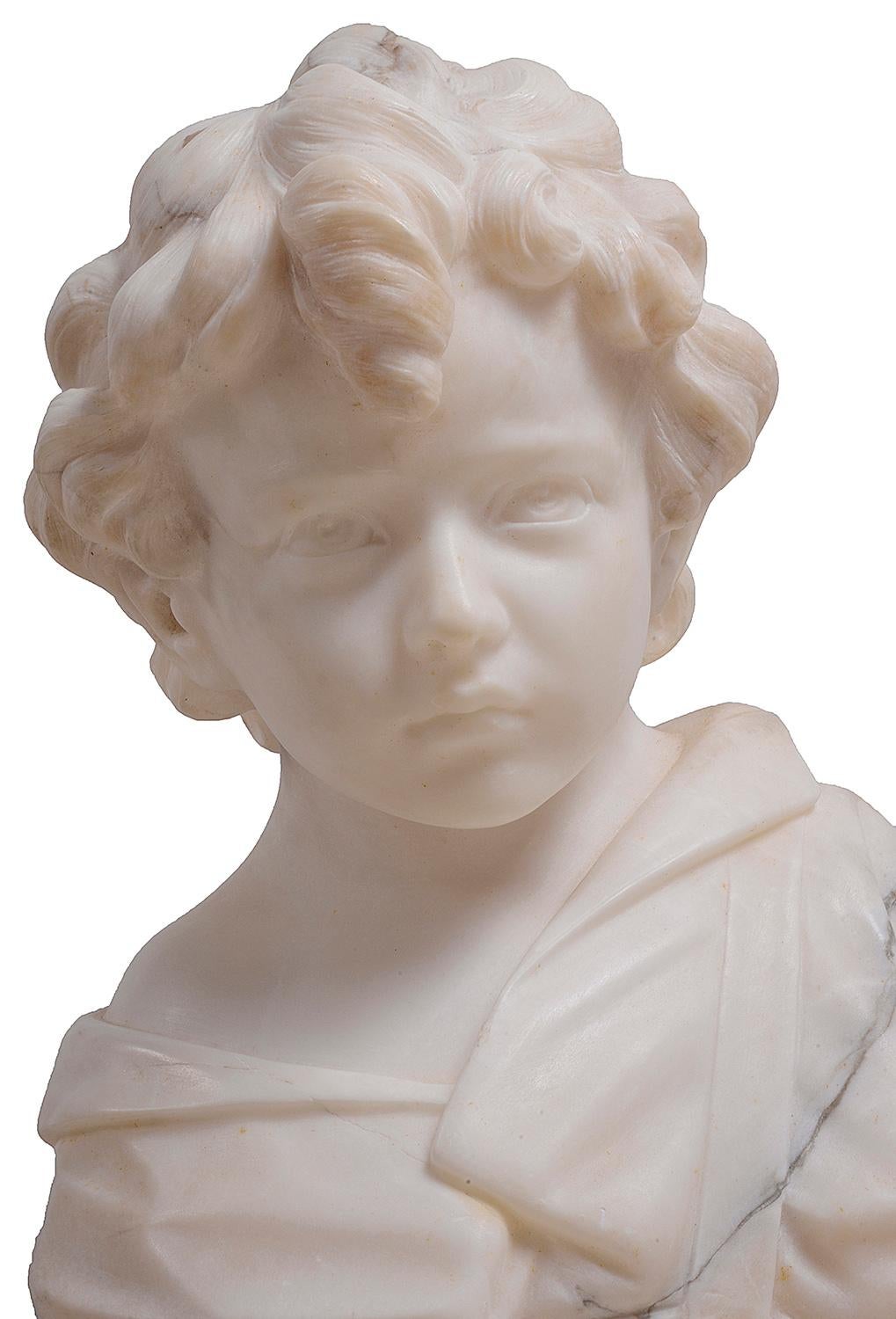 XIXe siècle Statue italienne en marbre du 19ème siècle d'un jeune mendiant en vente