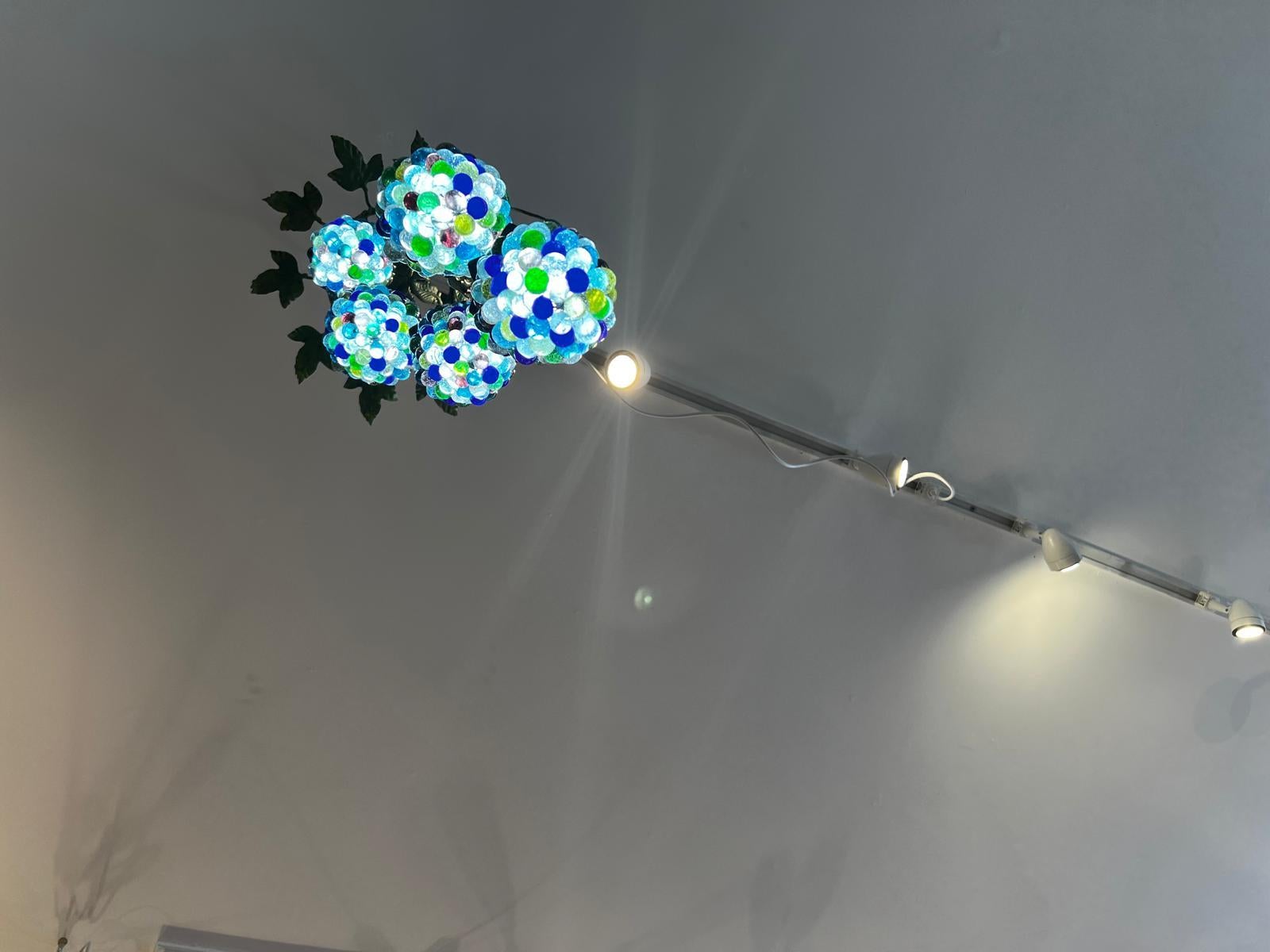 Lustre italien des années 60 en verre de Murano coloré en forme de vigne de raisin par Cesare Toso Bon état - En vente à London, GB