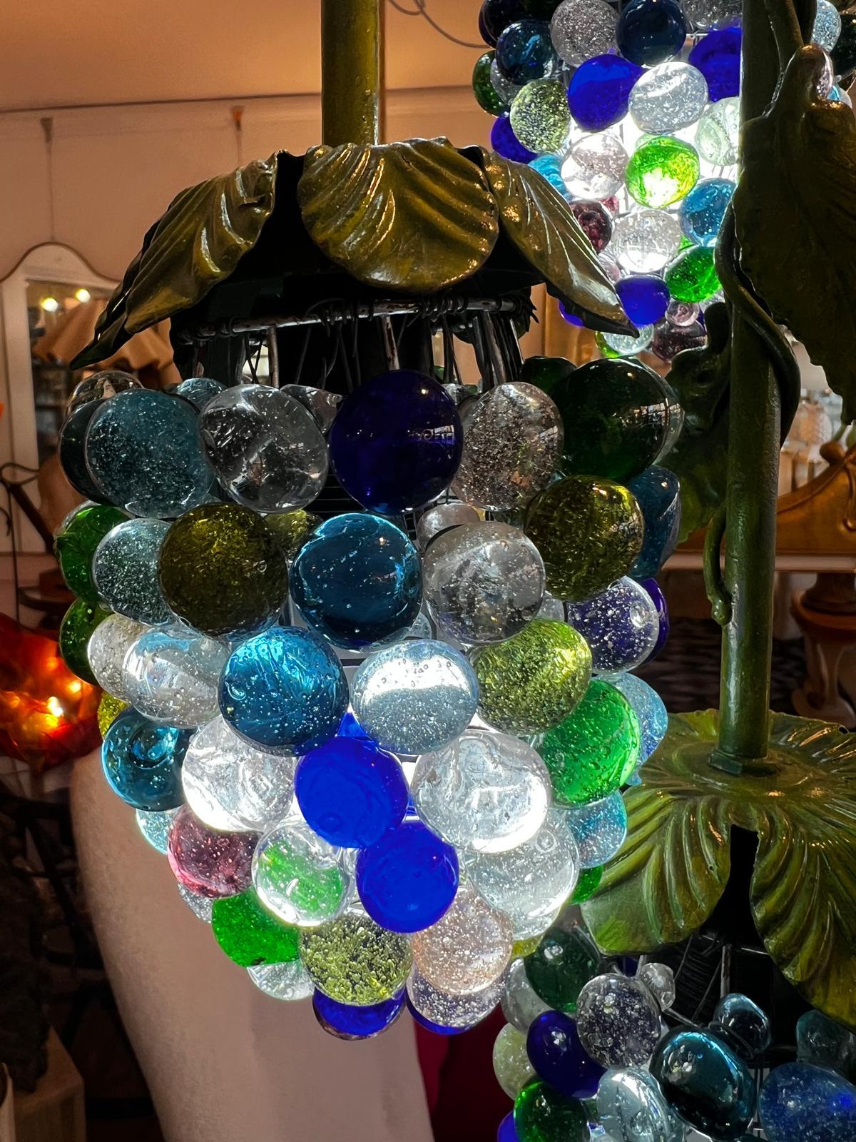 Métal Lustre italien des années 60 en verre de Murano coloré en forme de vigne de raisin par Cesare Toso en vente