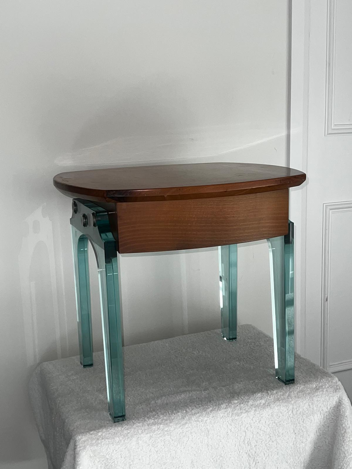 Side table with single drawer, on heavy shaped glass legs, each leg supported by three decorative Nickel screws, Italian
Attributed to Fontana Arte 1960s