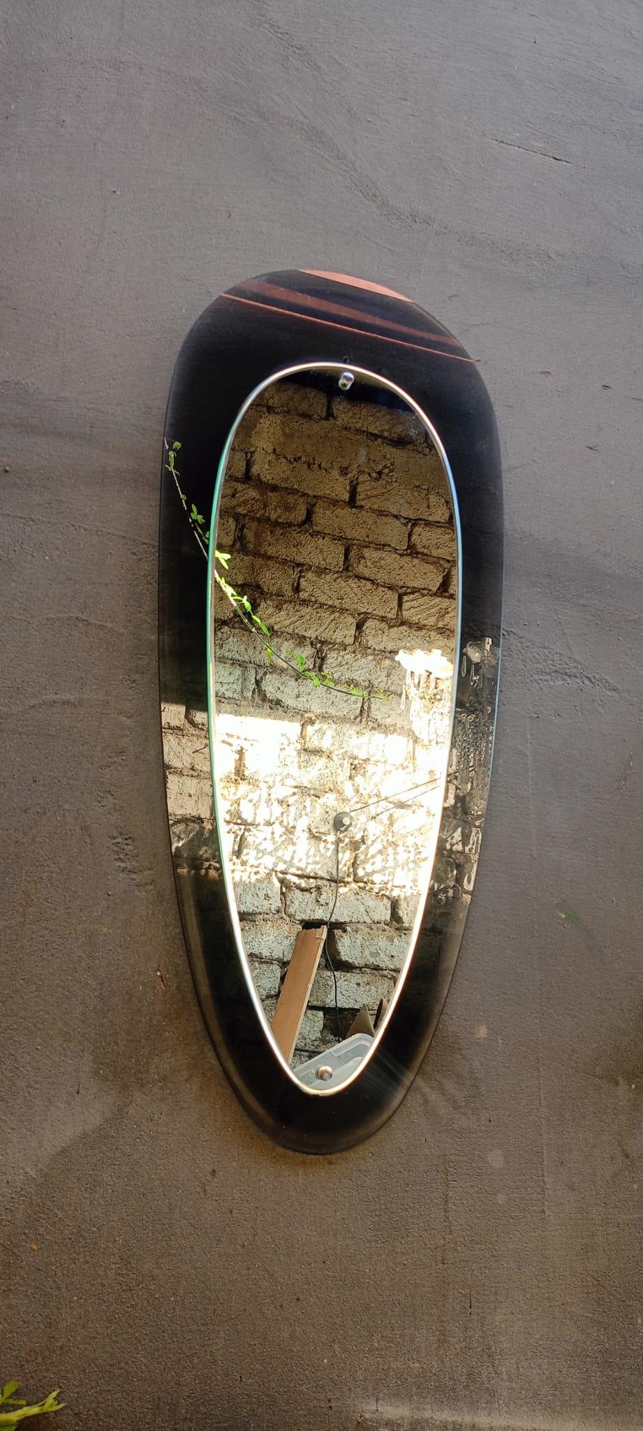 Italian c.70' wall mirror attributed to Crystal Art In Good Condition For Sale In London, GB