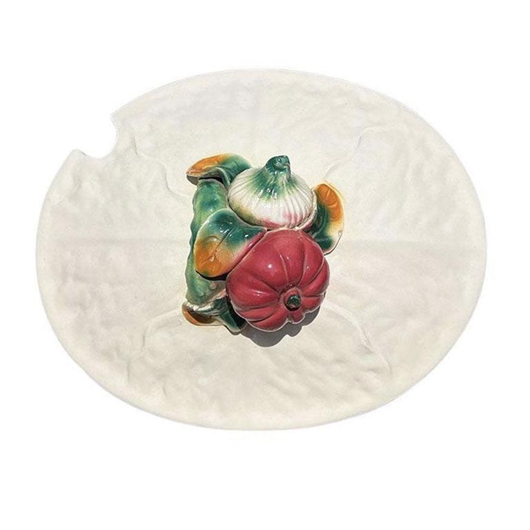 Sopera italiana de loza de col con tapa y cucharón con motivo vegetal Moderno de mediados de siglo en venta