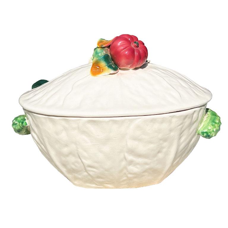 Sopera italiana de loza de col con tapa y cucharón con motivo vegetal en Bueno estado para la venta en Oklahoma City, OK