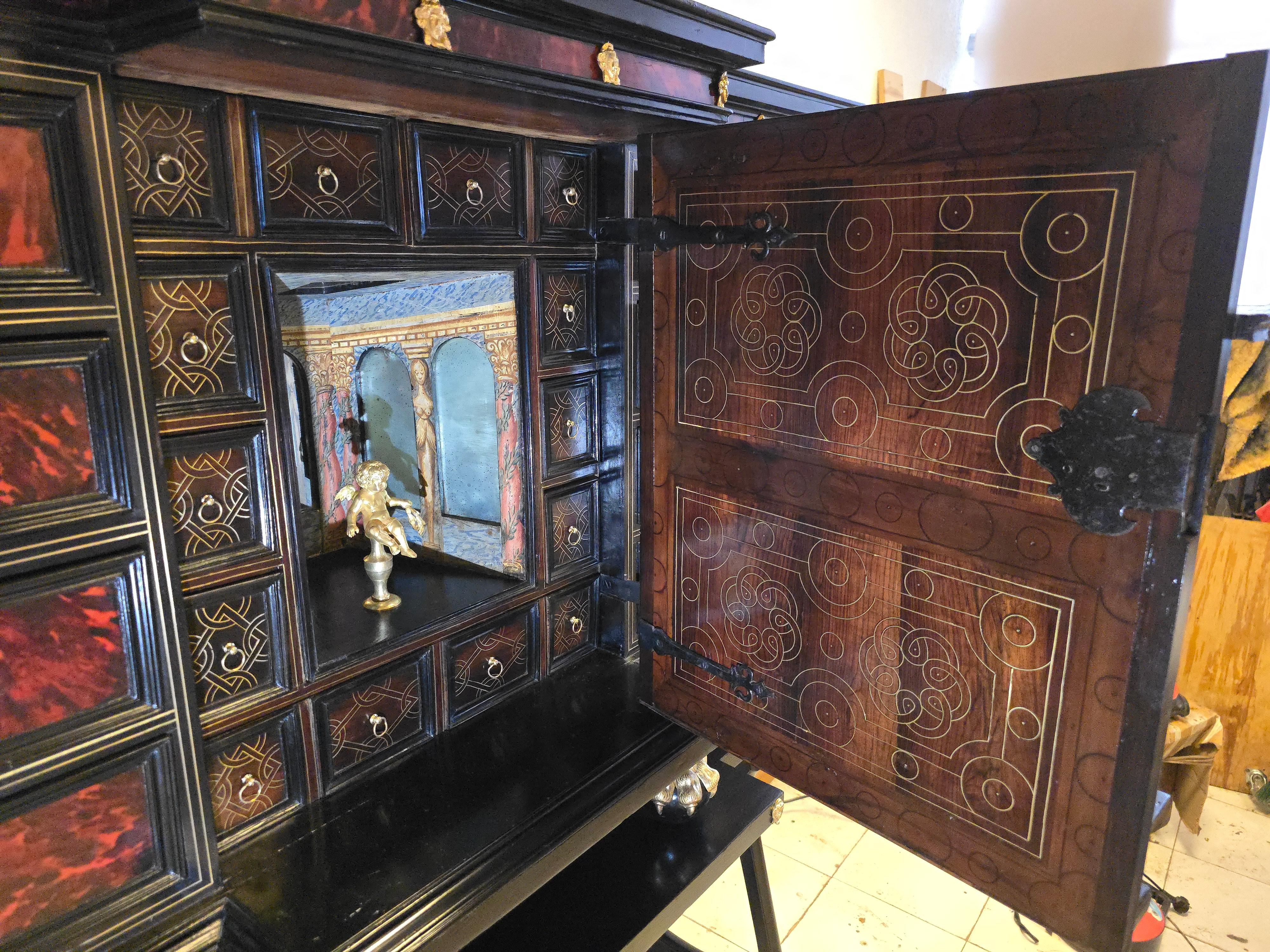 Italian Cabinet, 17th Century For Sale 6