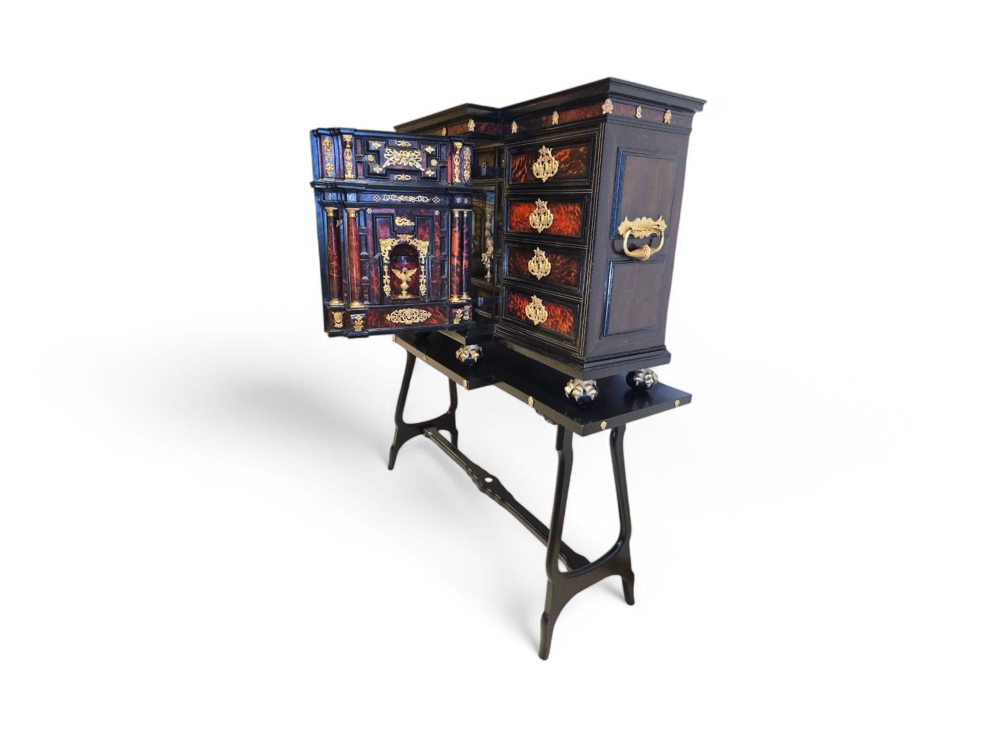 Italian Cabinet, 17th Century For Sale 10