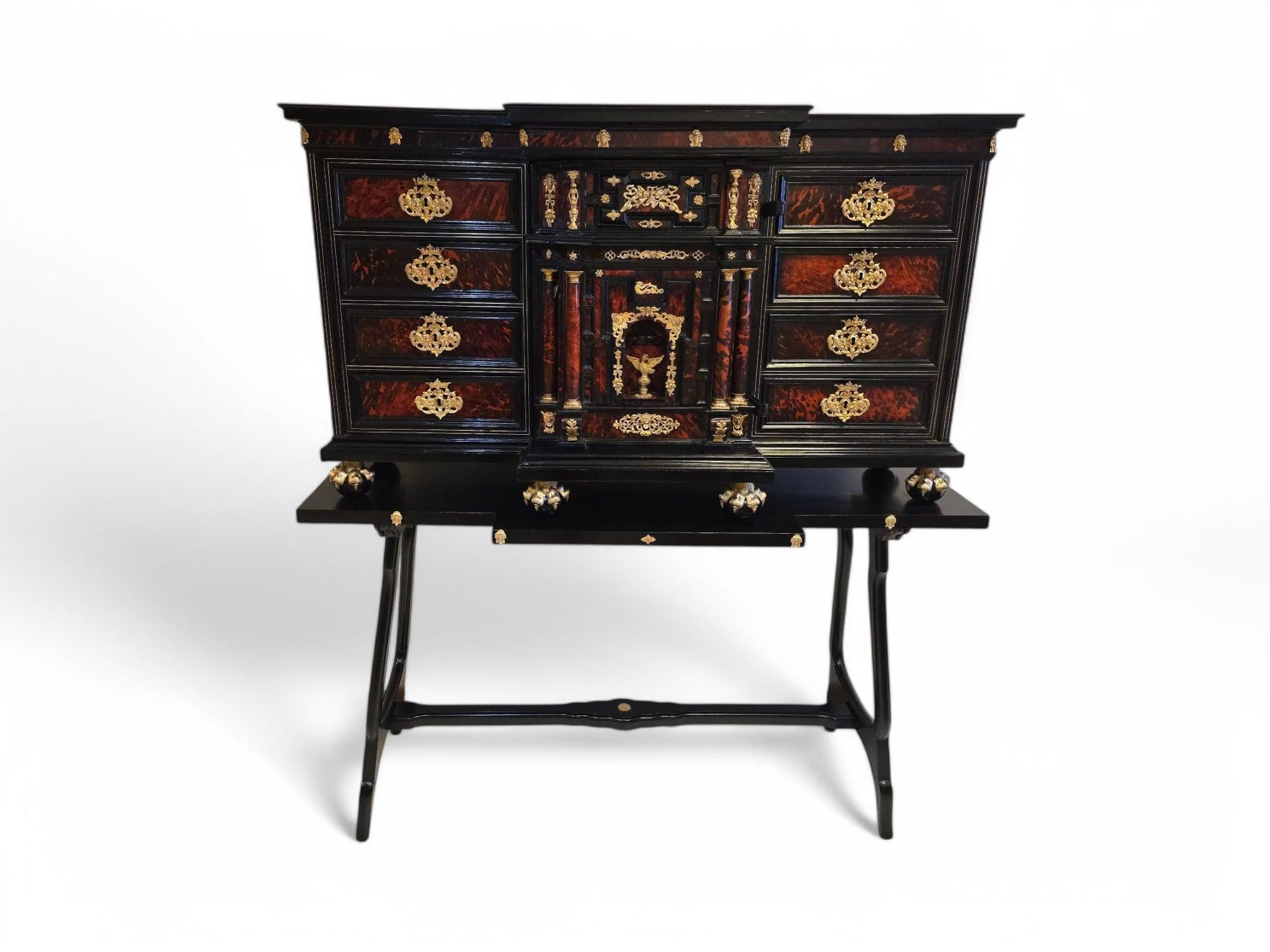 Italian Cabinet, 17th Century For Sale 14