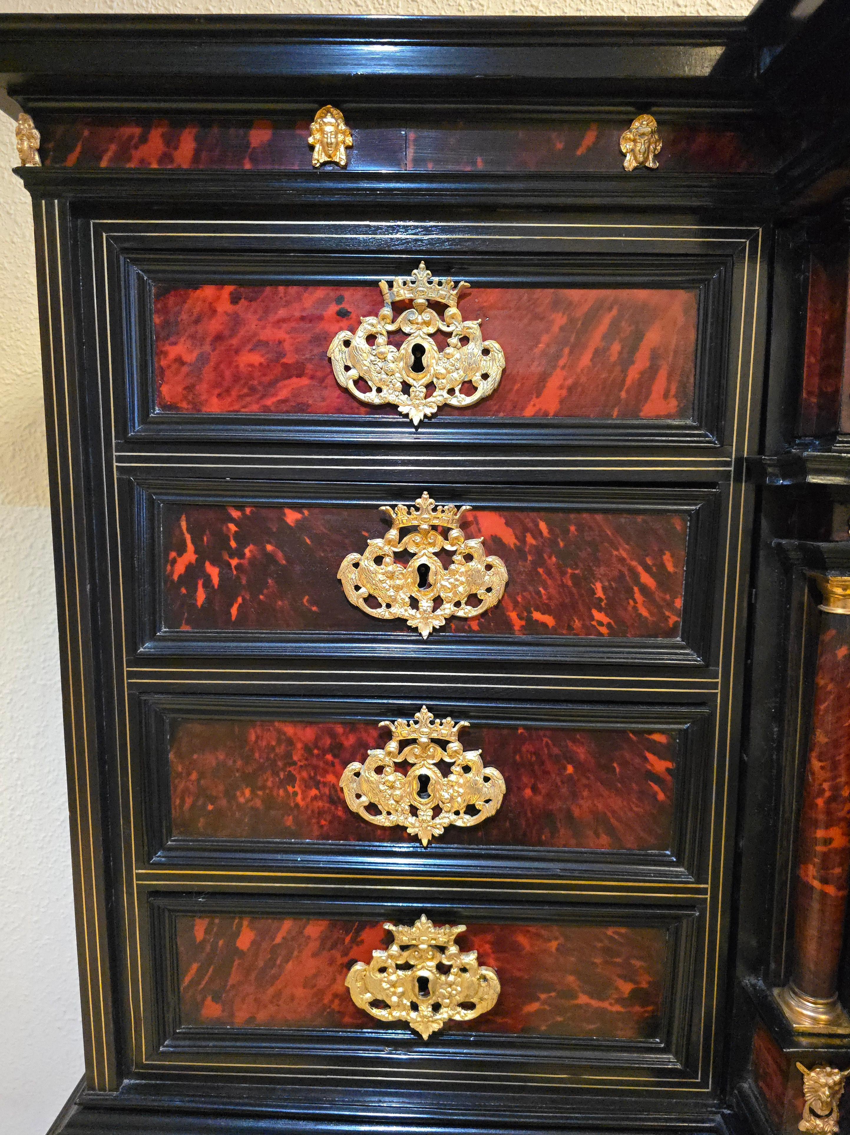Italian Cabinet, 17th Century In Good Condition For Sale In Madrid, ES