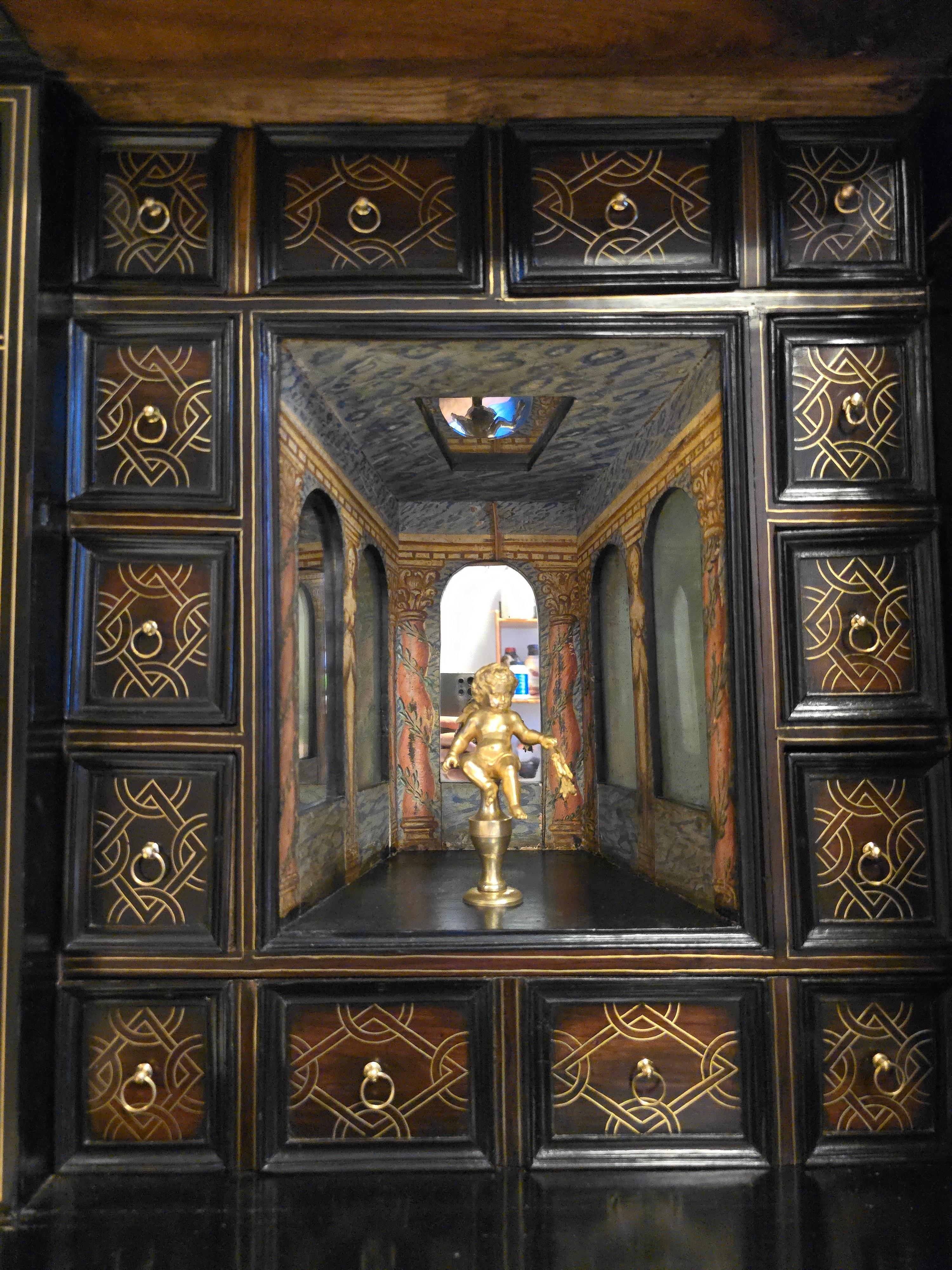 Italian Cabinet, 17th Century For Sale 3