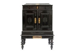 Armoire italienne en ébène, Scagliola et écaille de tortue, 17e-19e siècle