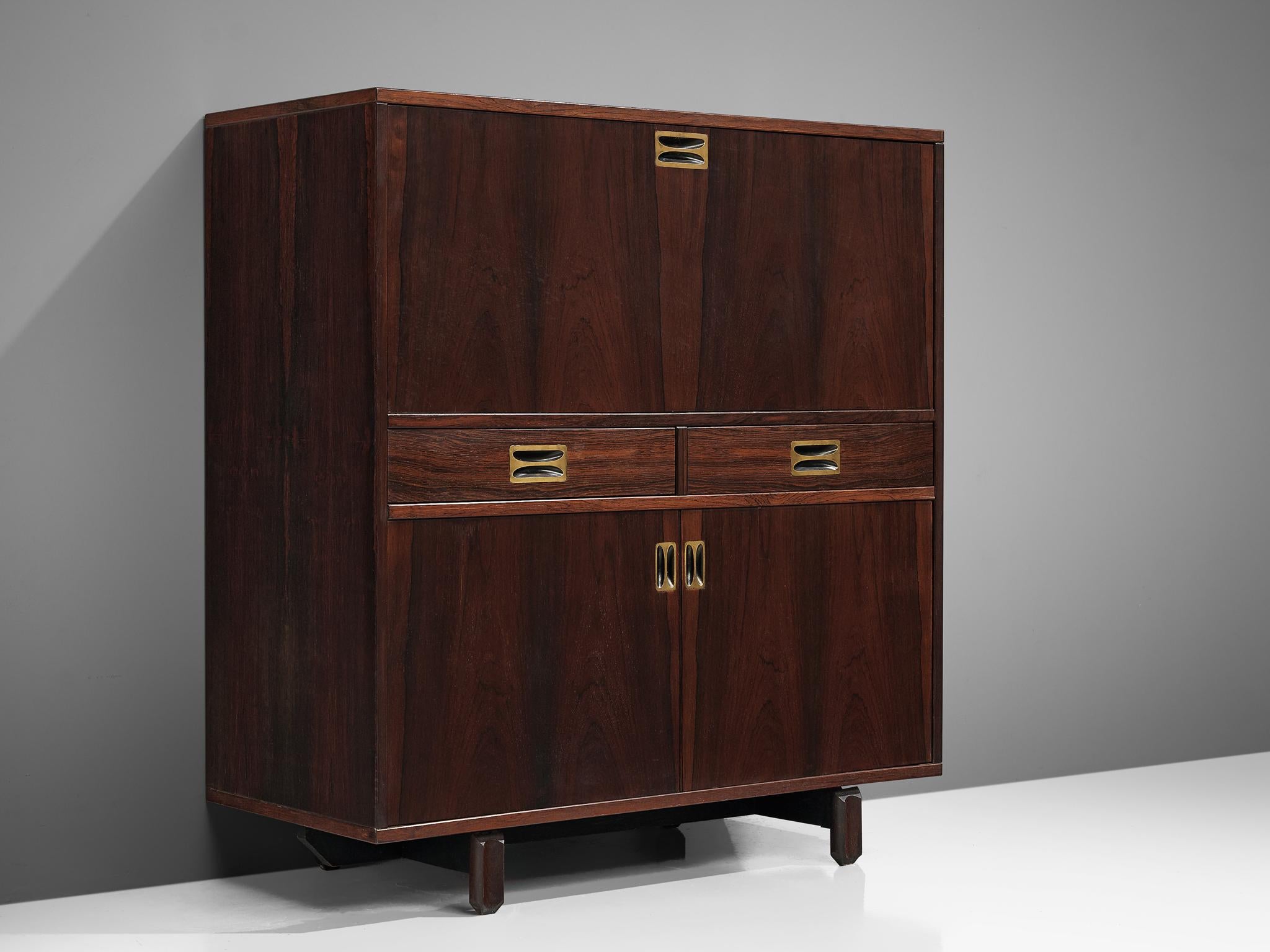 High sideboard, in rosewood and solid brass handles, Italy, 1950s.

This exquisitely finished cabinet is executed in rosewood. The high board features architectural features in the sense that it is built up of various blocks that form a unified