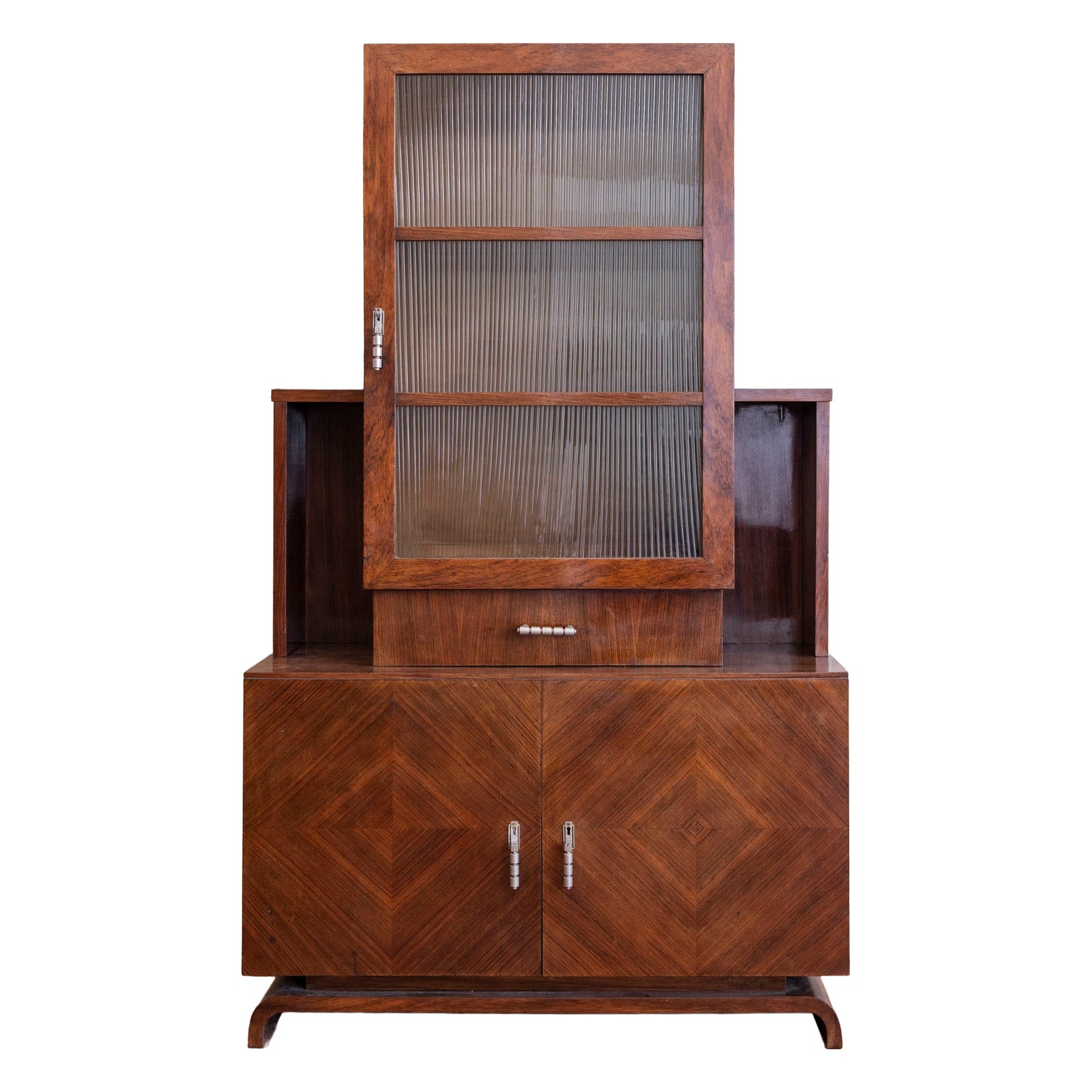 Italian cabinet in walnut, brass and ribbed glass, circa 1930s. For Sale