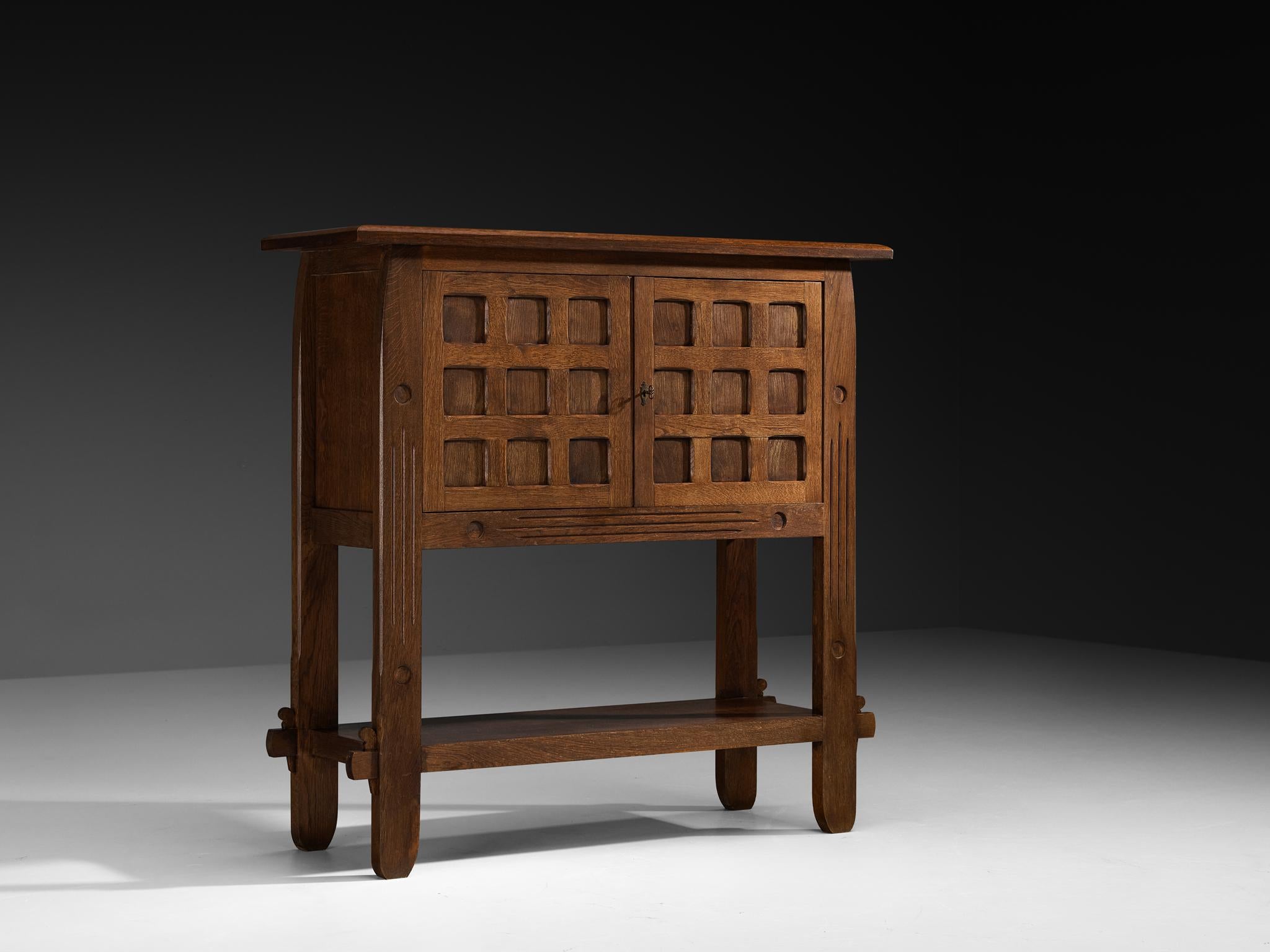 Mobile, quercia, Italia, anni '40

Questa credenza è stata realizzata in Italia negli anni '40 ed è un ottimo esempio di design semplice e onesto. Realizzato in rovere, ha un tono caldo e naturale e una sensazione di solidità, bilanciata dalle gambe