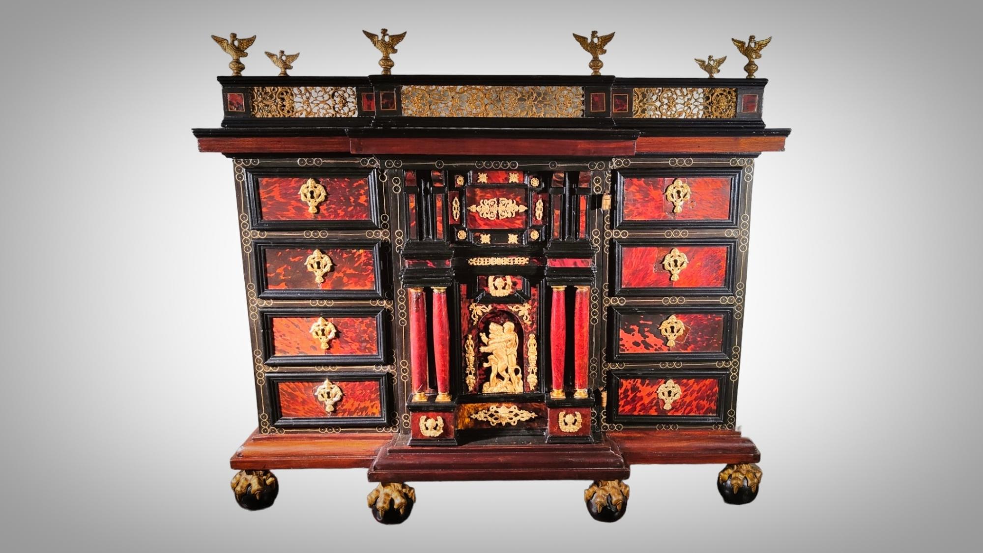 Italian Cabinet With Table, Late Seventeenth Century In Good Condition For Sale In Madrid, ES
