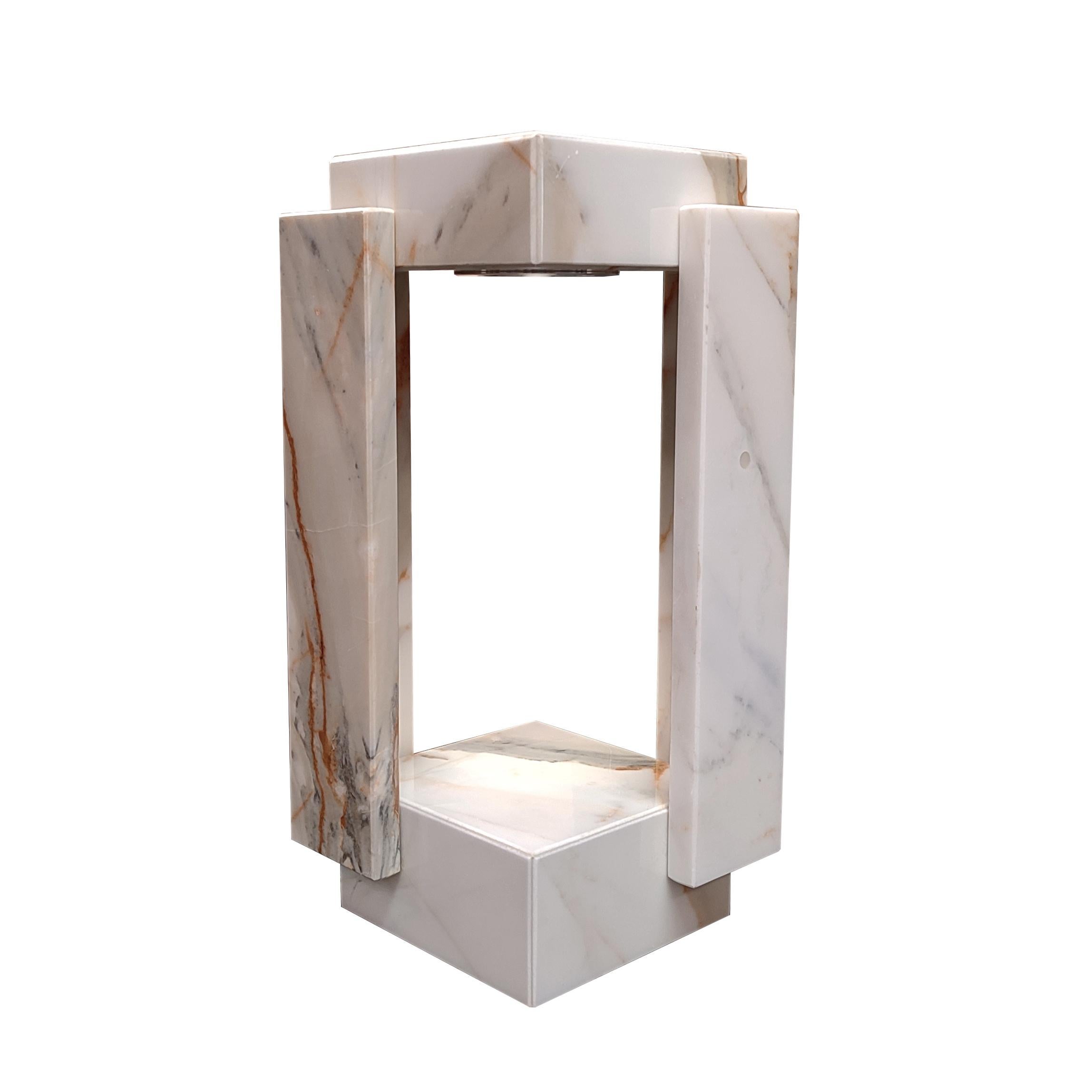 Fatto a mano Lampada italiana in marmo Calacatta Design contemporaneo Mobili da collezione Spagna in vendita