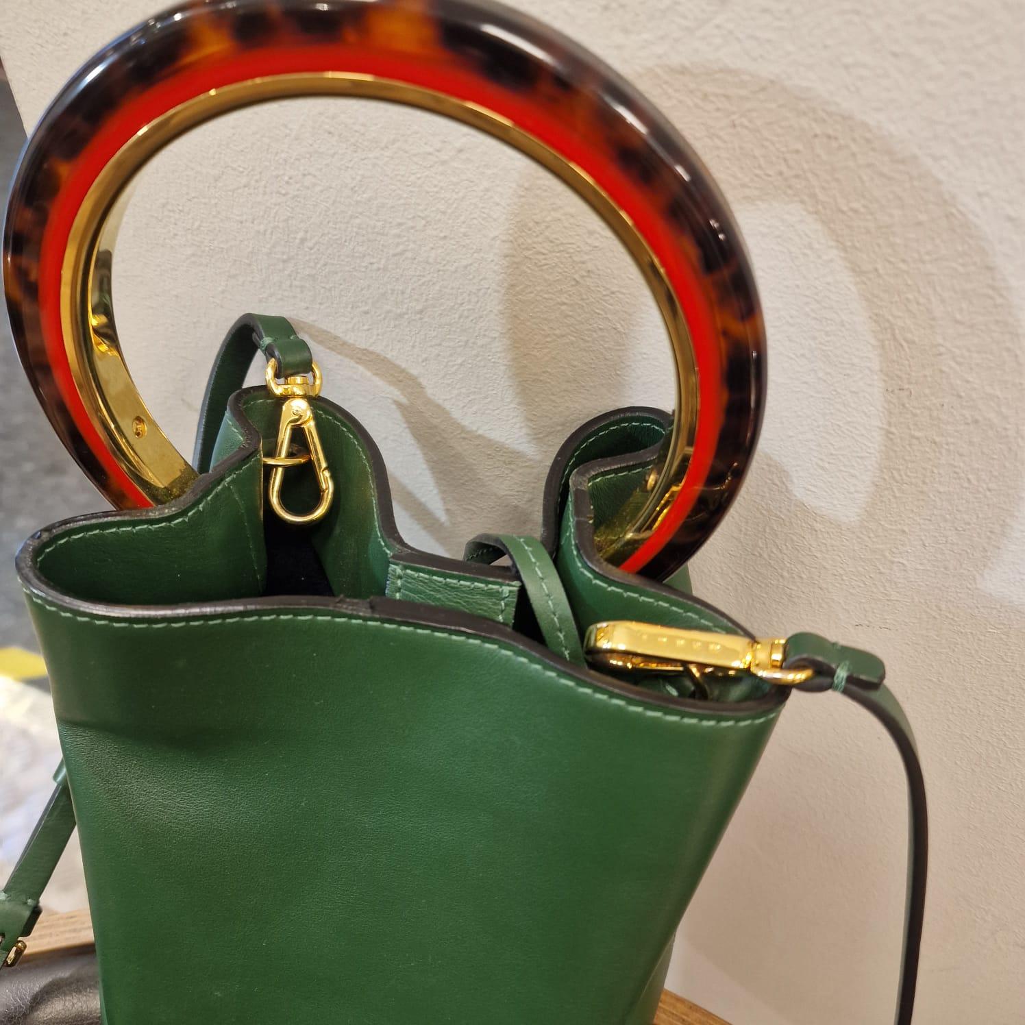Italian calfskin bucket bag English green colour.Leather shoulder strap wit 13