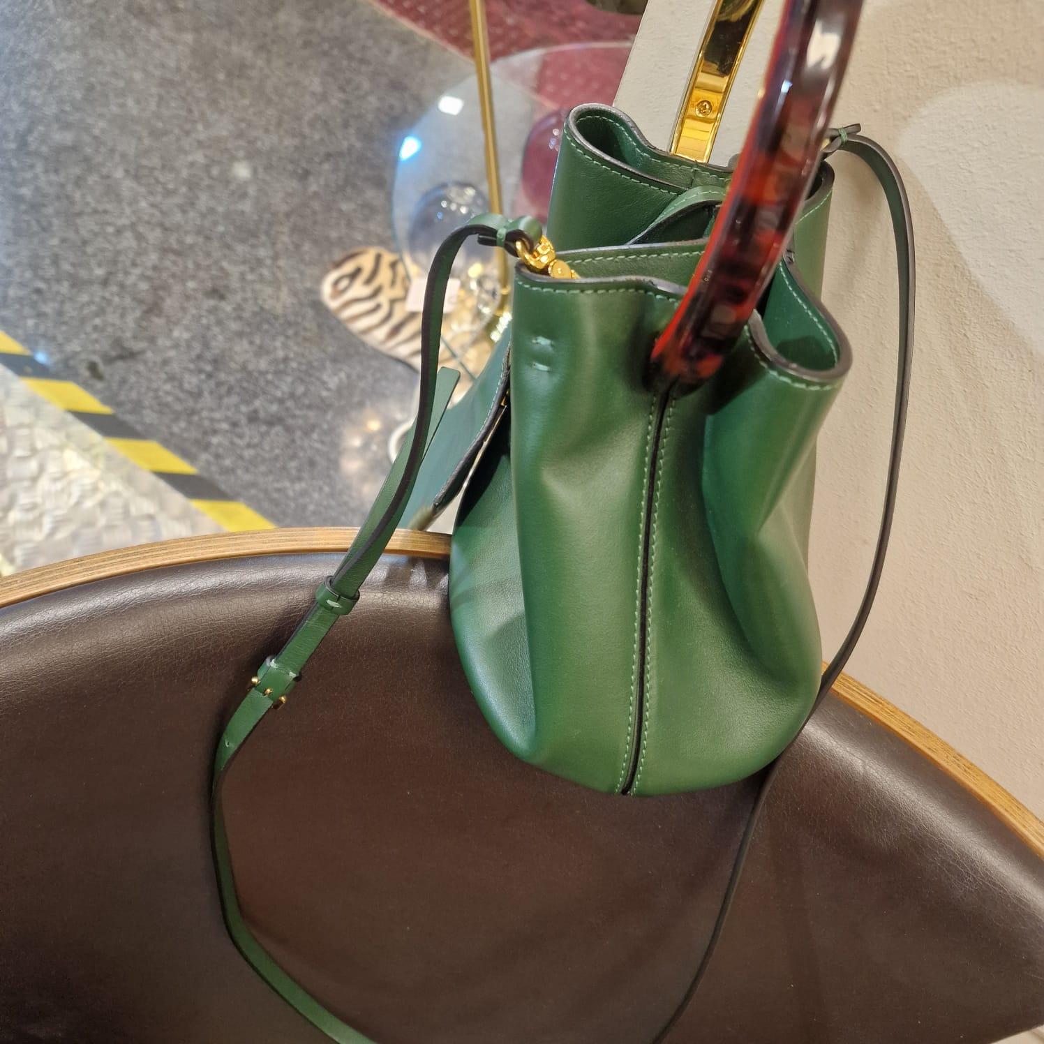 Italian calfskin bucket bag English green colour.Leather shoulder strap wit 15