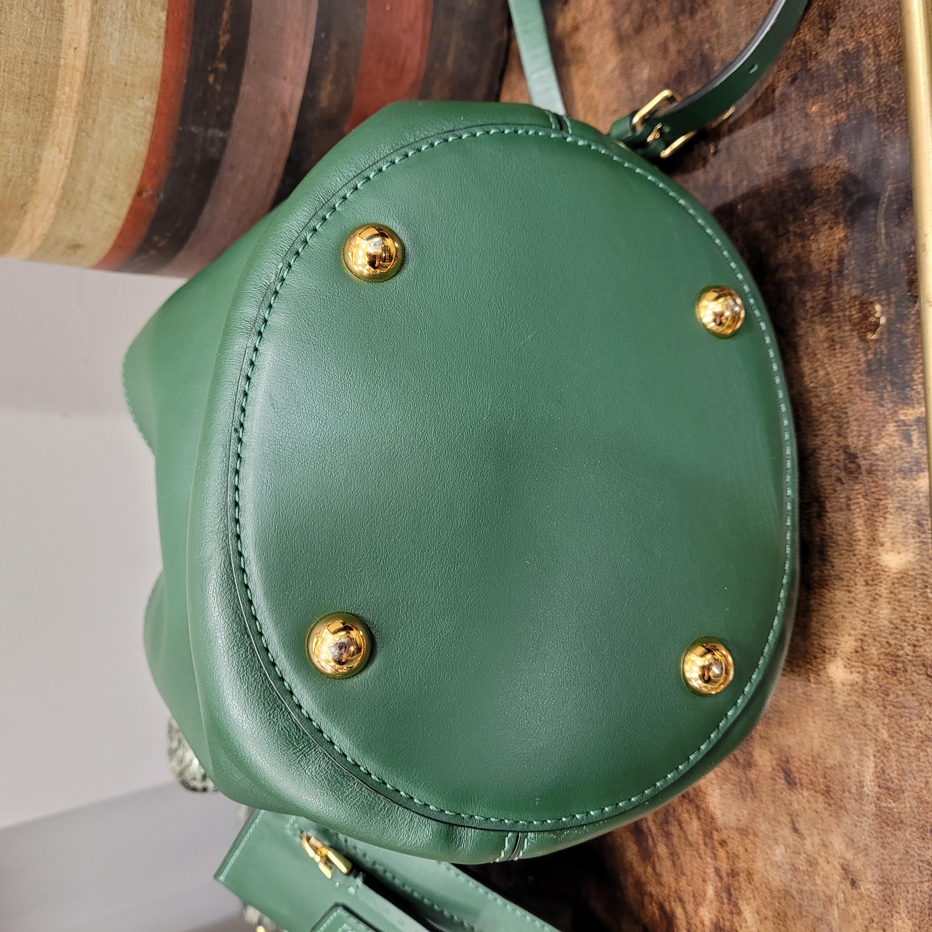 Italian calfskin bucket bag English green colour.Leather shoulder strap wit 1