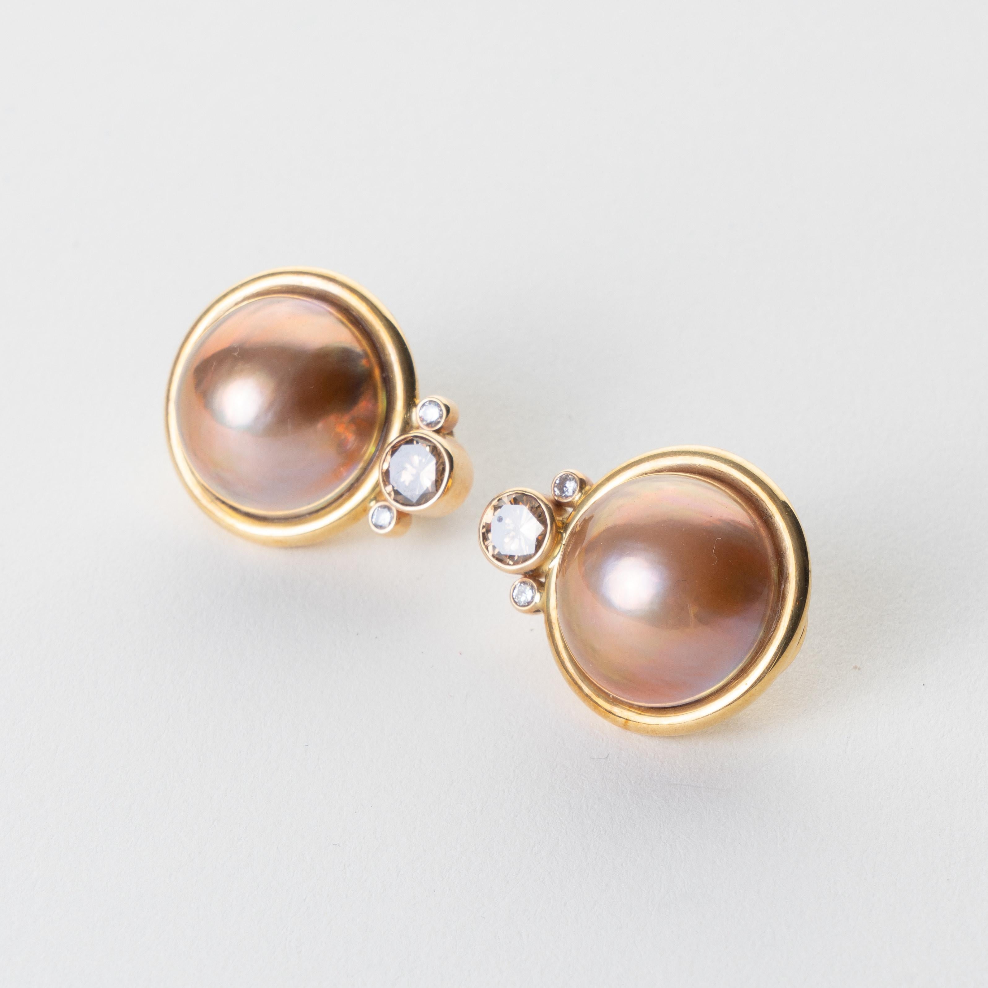 Italian cameo pendant & pearl earrings set For Sale 4