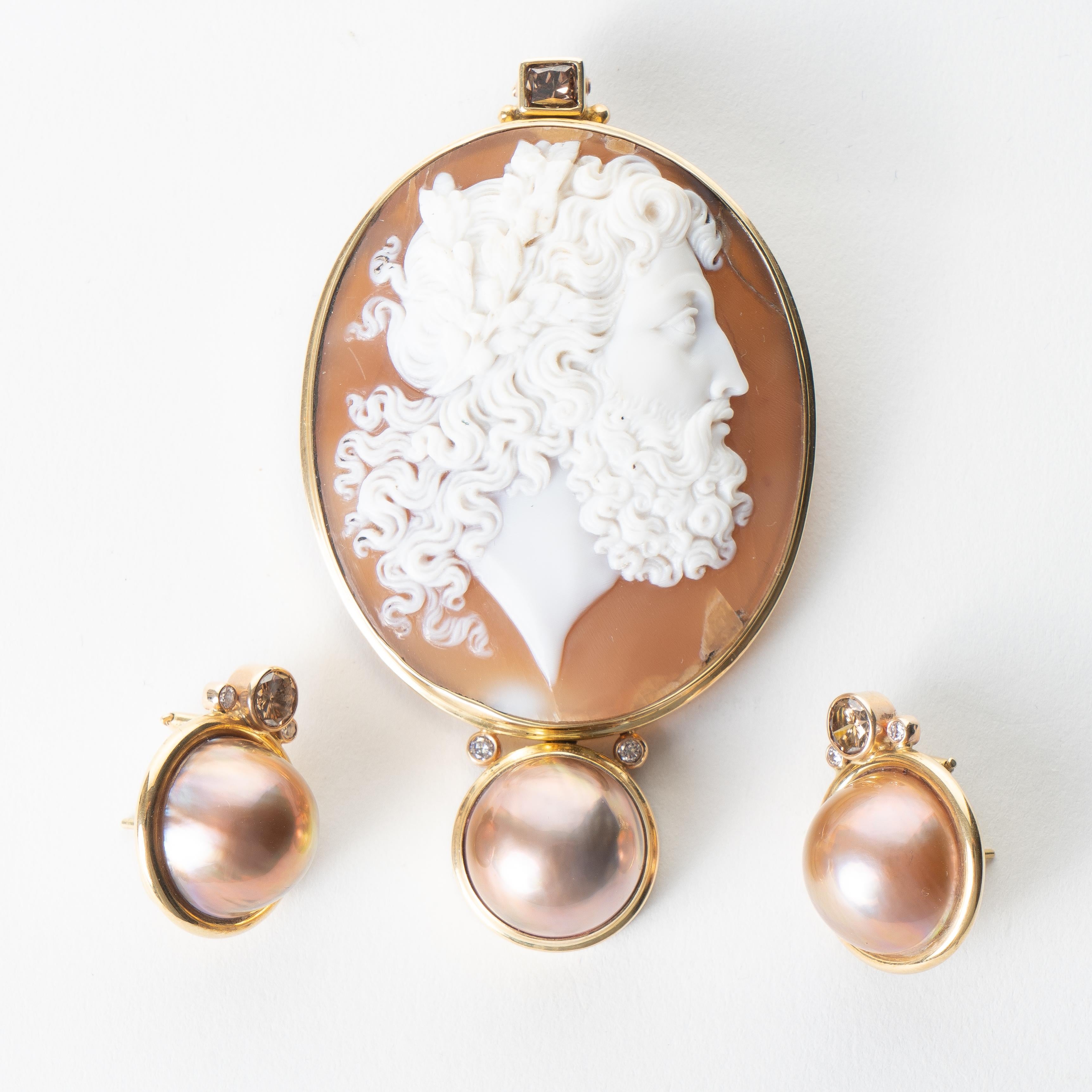 Italian cameo pendant & pearl earrings set For Sale 2