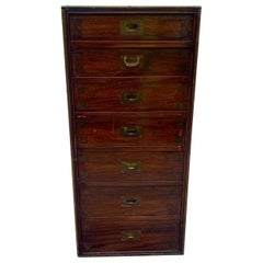 Pecho lencero con incrustaciones de latón estilo campaña italiana Cómoda Cajonera