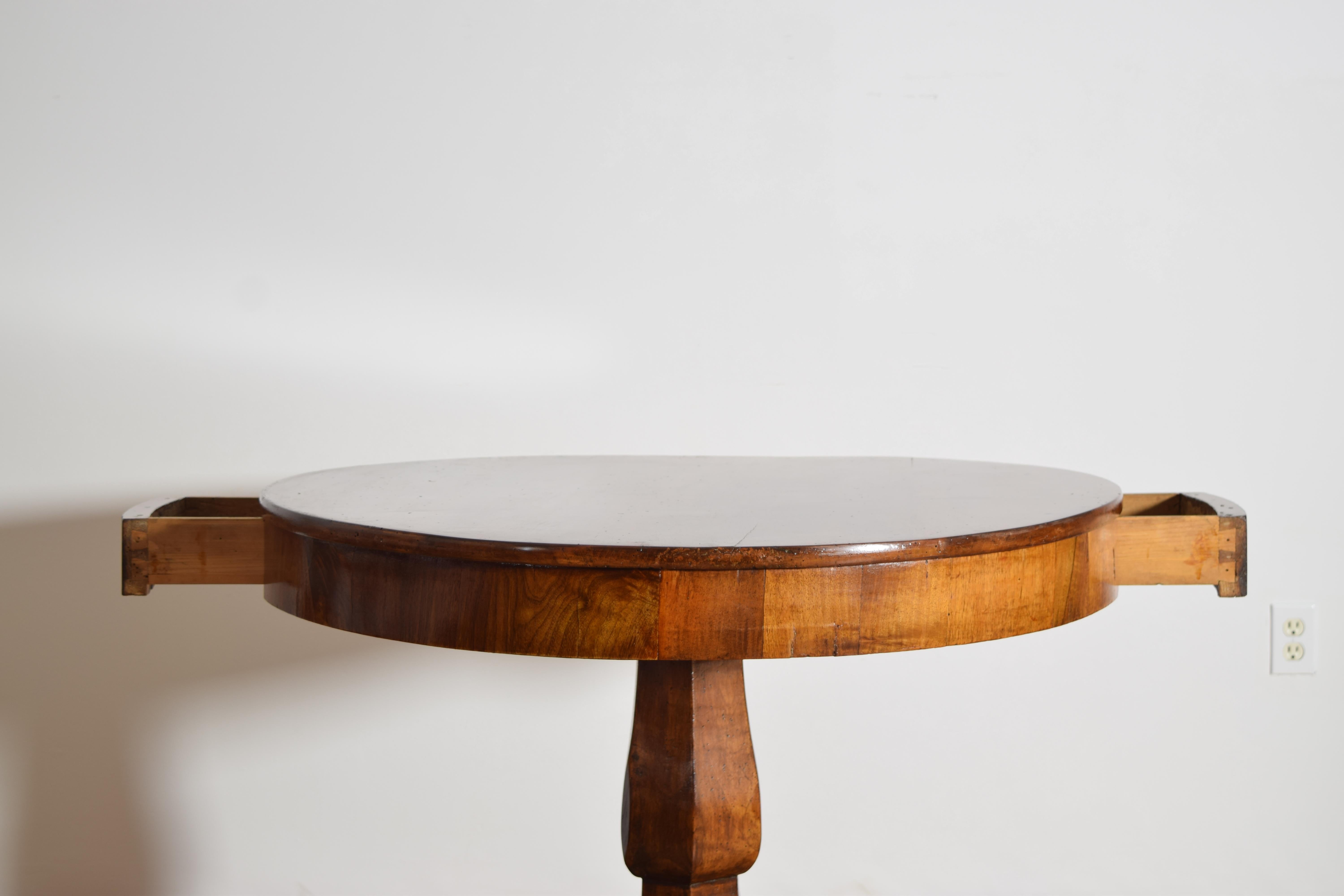 Italiana, Campania, Mesa central neoclásica tardía de nogal con 2 cajones, ca. 1835 en Bueno estado para la venta en Atlanta, GA