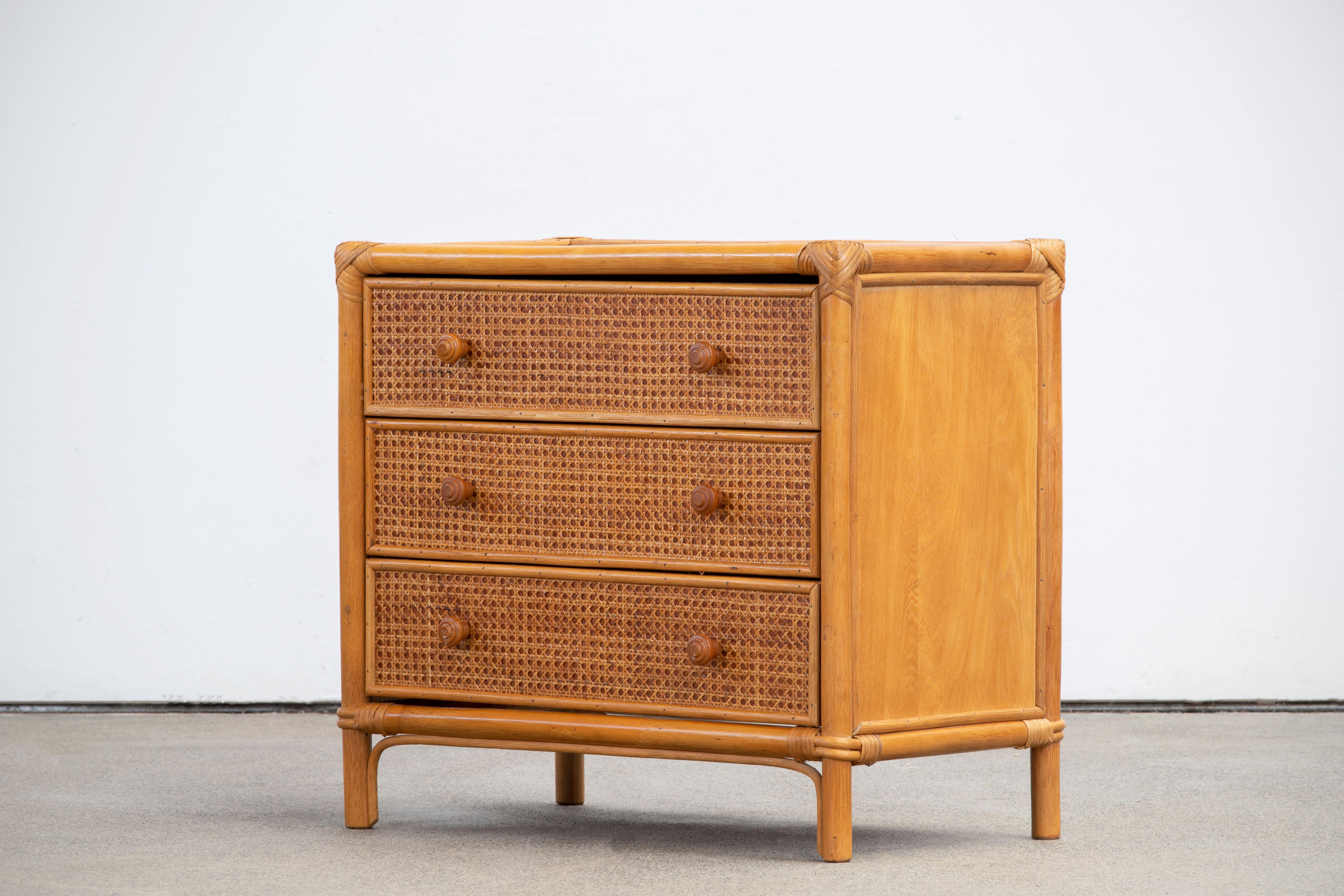 Amazing midcentury bamboo, Rattan and wicker desk with drawers. This wonderful piece was designed in Italy during the 1980s.

This writing table is unique because of the materials used, bamboo and rattan, and it has three drawers, a large one and