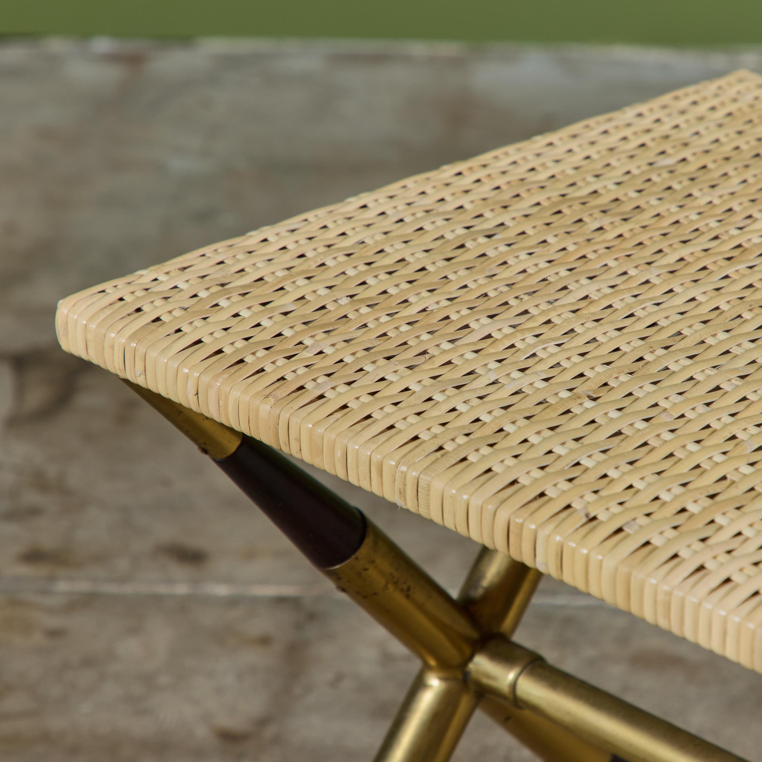 Table d'appoint italienne à plateau en rotin en vente 12