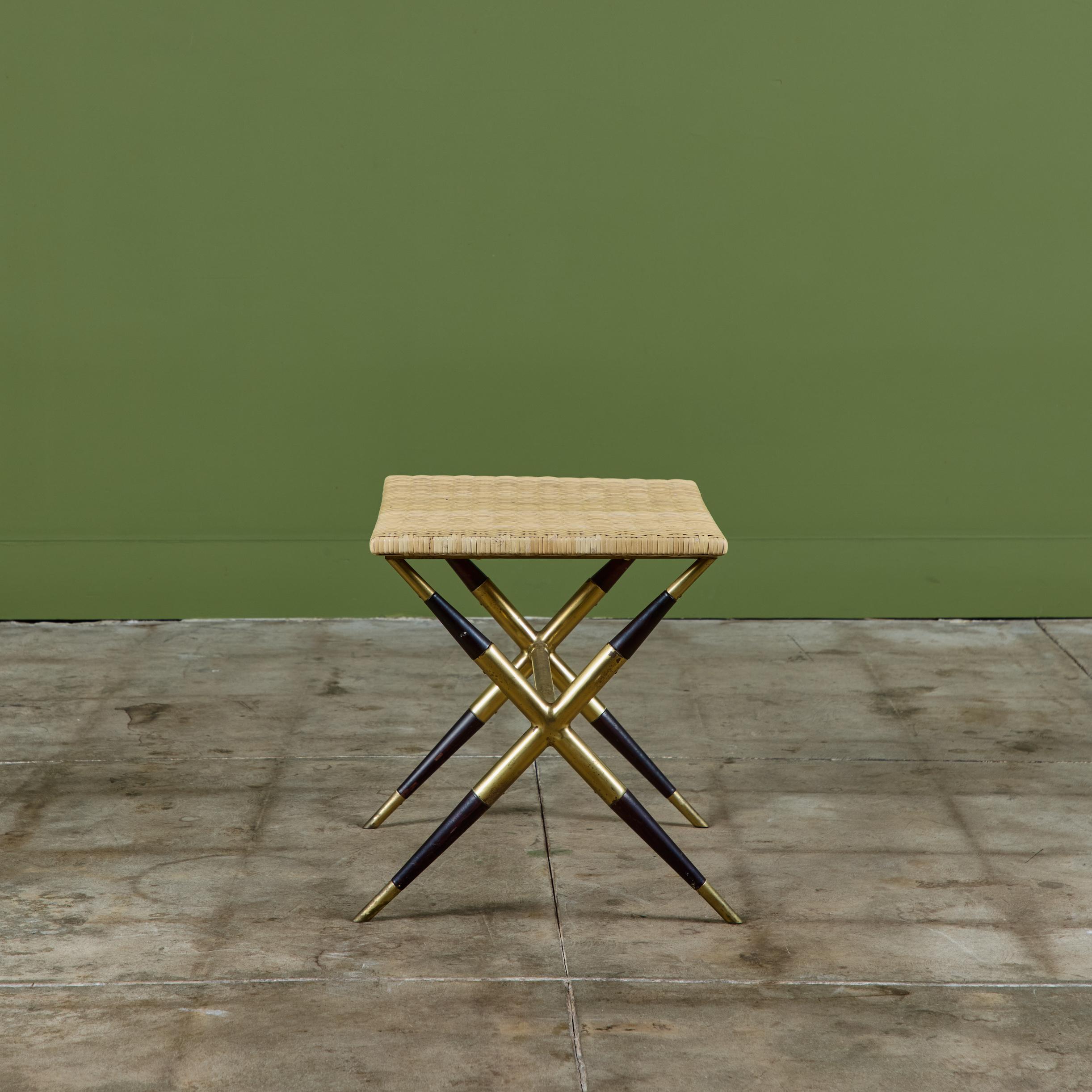 Table d'appoint italienne à plateau en rotin Bon état - En vente à Los Angeles, CA