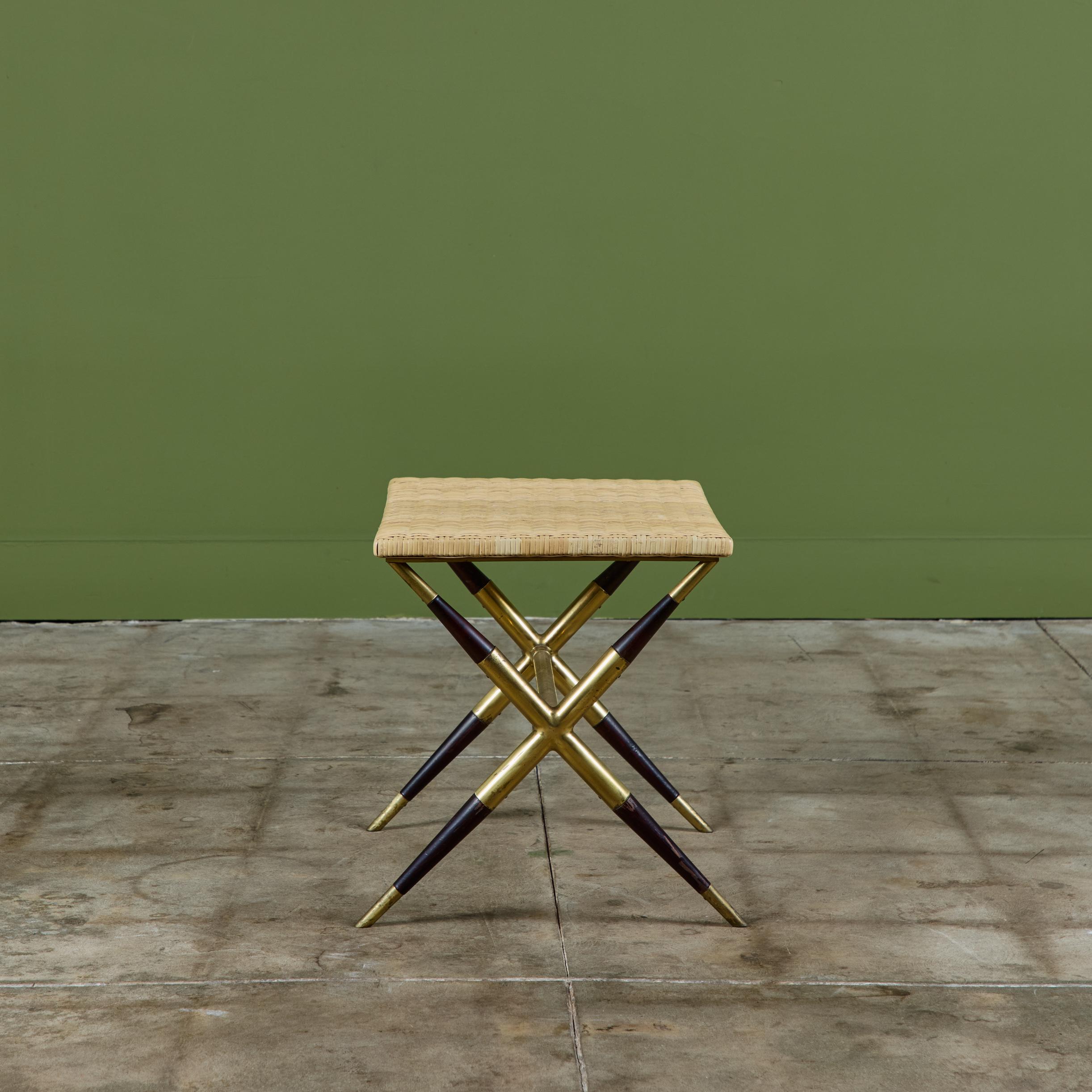Table d'appoint italienne à plateau en rotin en vente 1