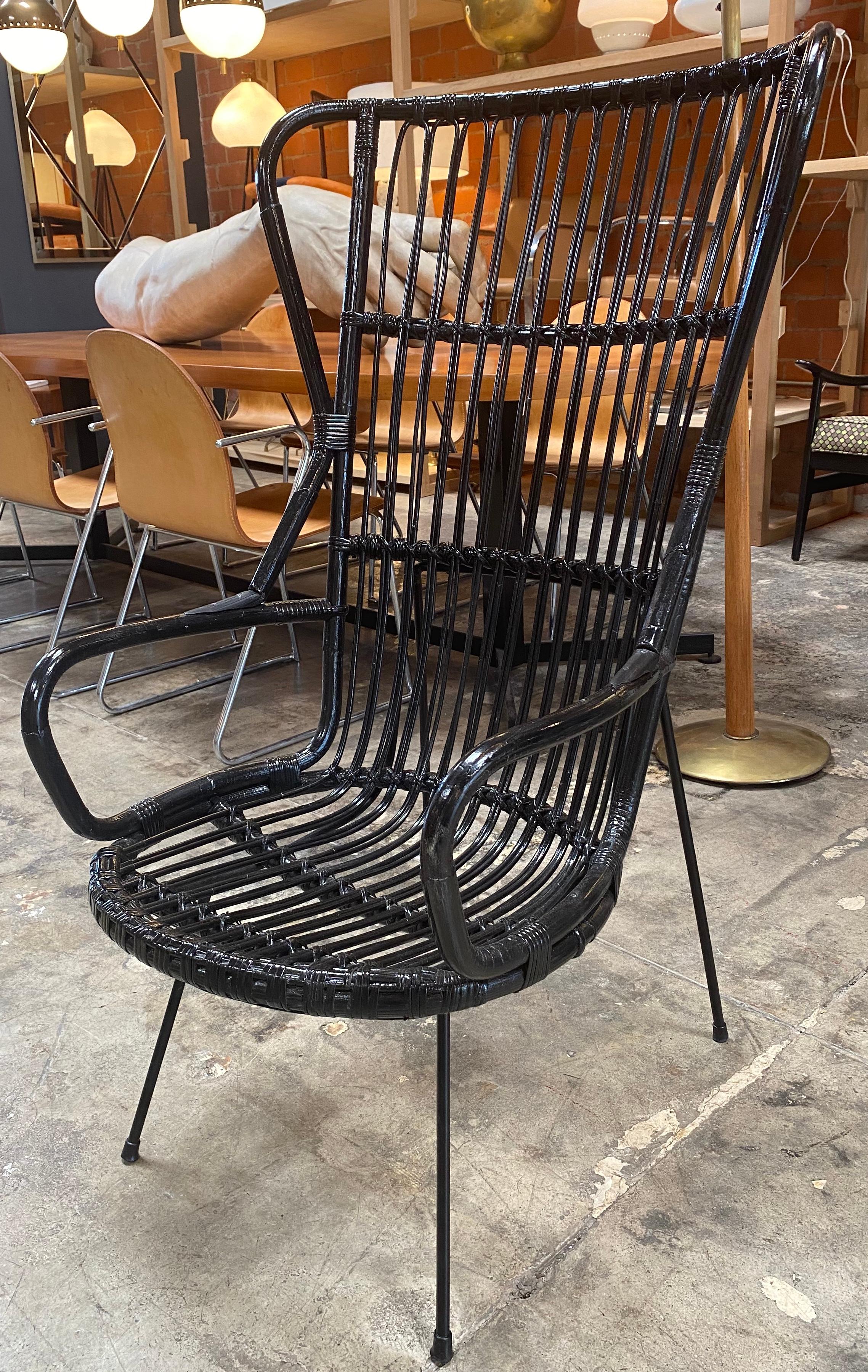 Midcentury Italian handcrafted high-back rattan armchair repainted black.
The armchair has no defects and is in excellent condition as you can see from the images, beautiful design and with an unmistakable Italian style of the 1950s.
Nothing