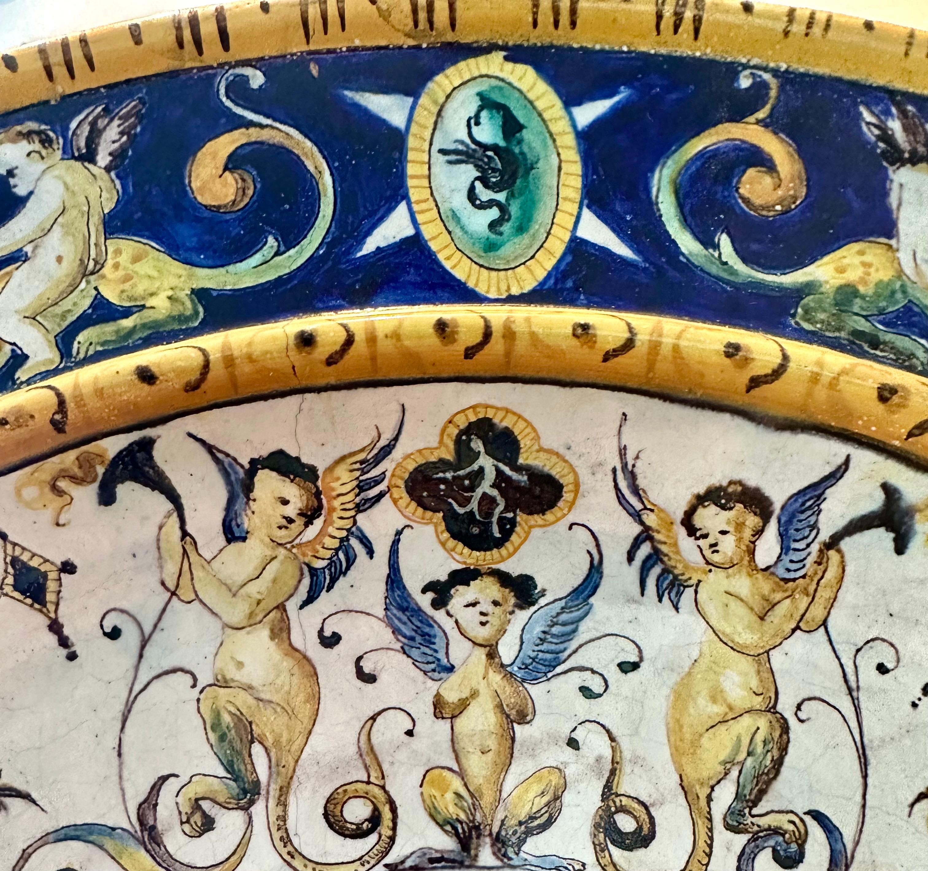 Hand-Painted Italian Cantagalli Maiolica Large Plate with family noble emblem, Late 19th C. For Sale