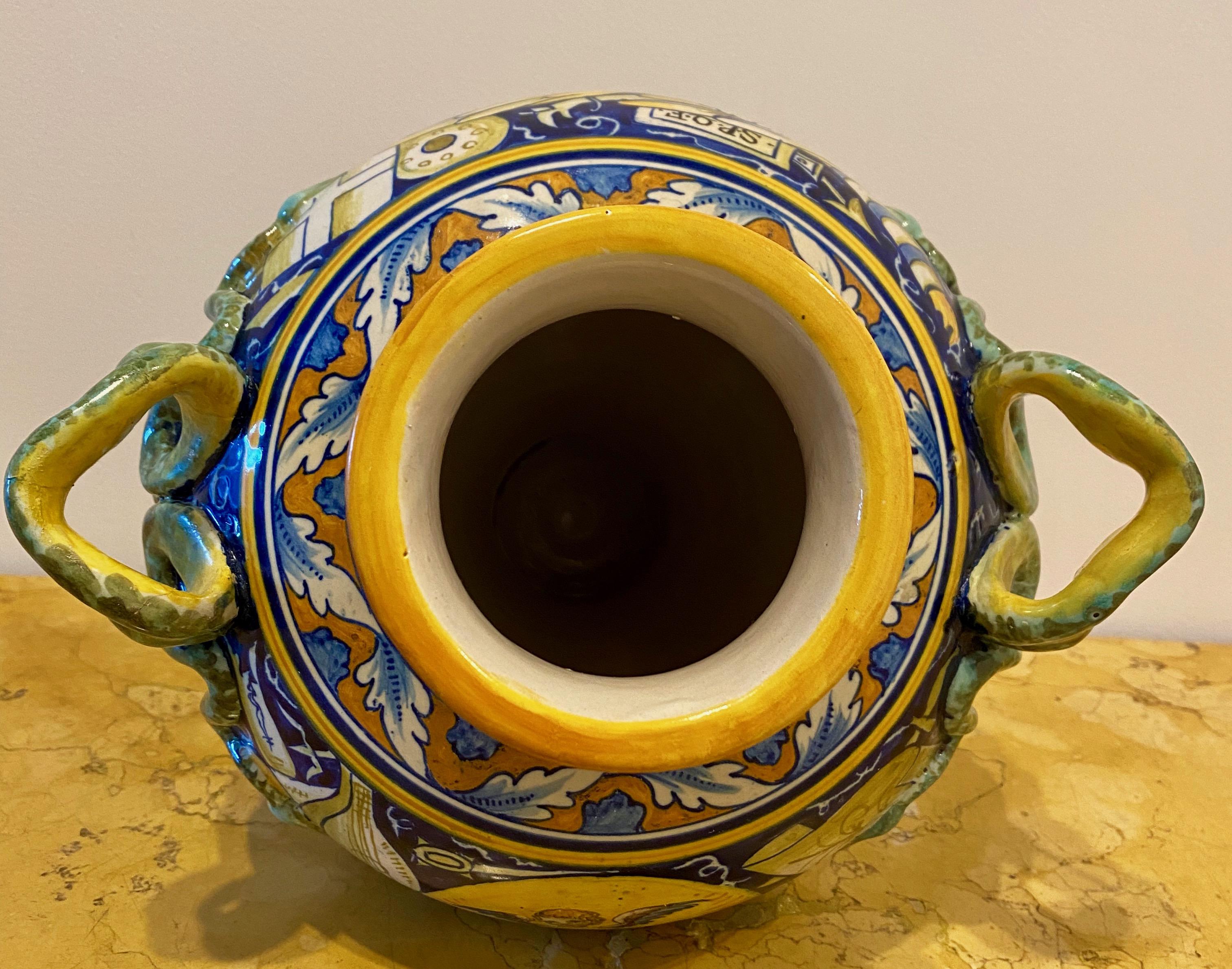 Peint Vase italien Cantagalli en majolique polychrome, fin du 19ème siècle en vente