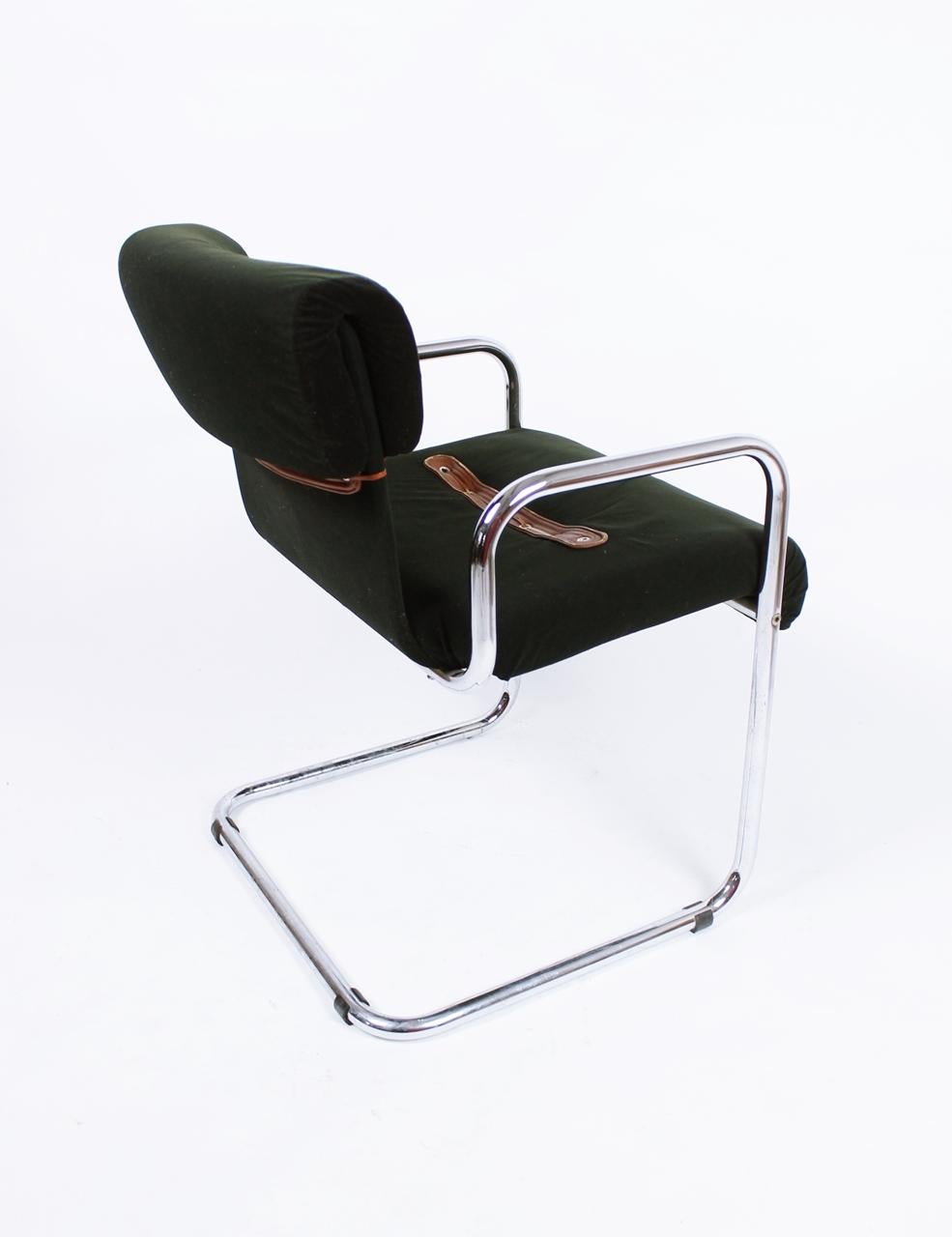 Late 20th Century Italian Cantilever Armchairs by Guido Faleschini for Mariani For Sale