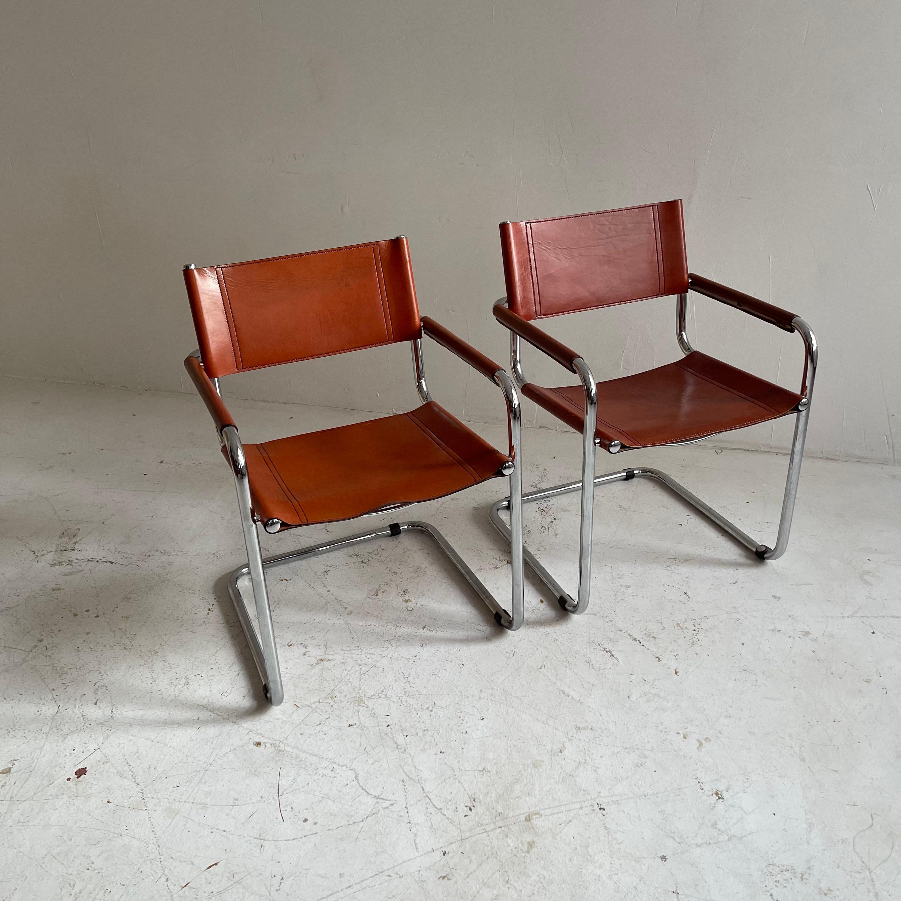 Freitragende italienische Stühle aus gebranntem orangefarbenem Leder, Italien 1970 (Moderne der Mitte des Jahrhunderts)