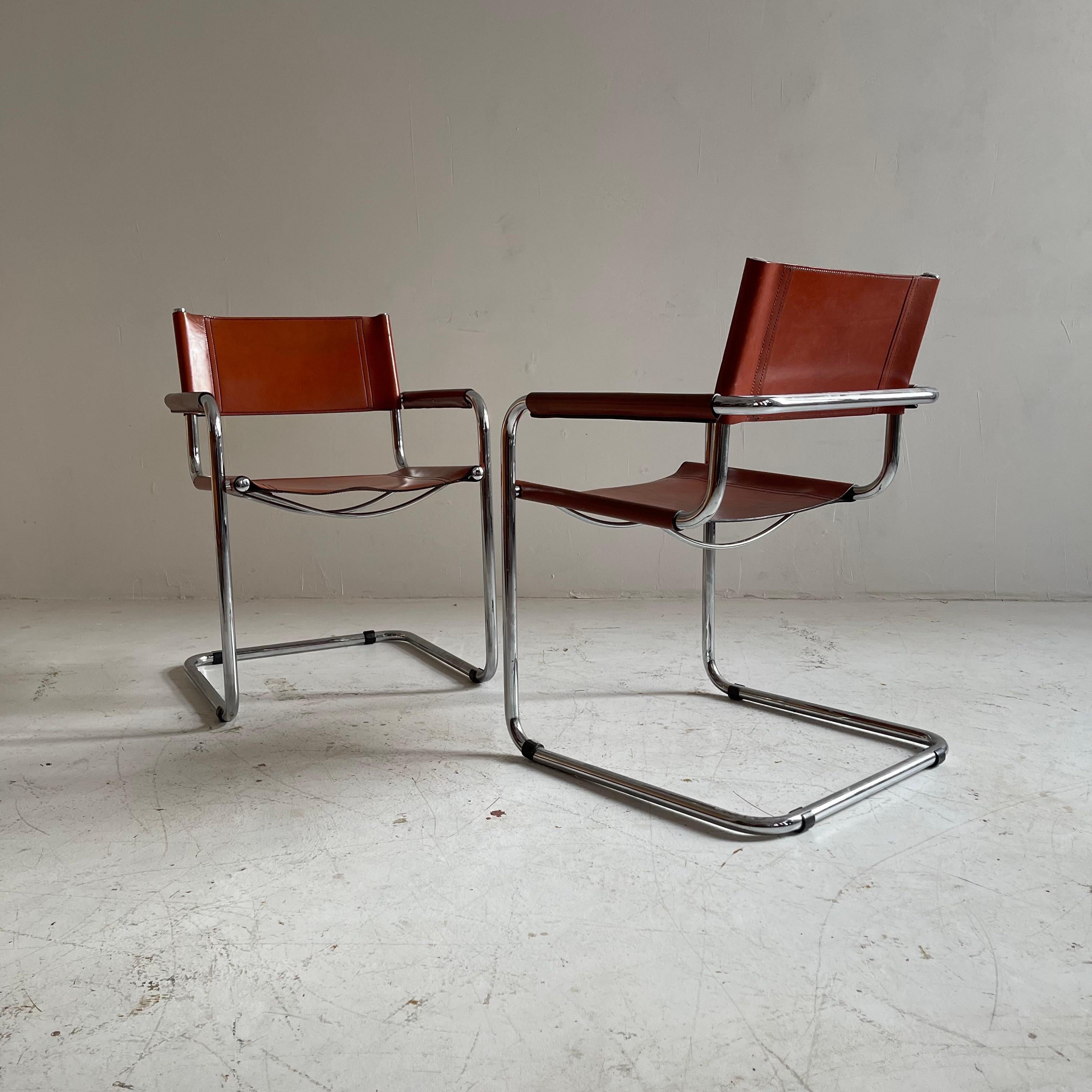 Freitragende italienische Stühle aus gebranntem orangefarbenem Leder, Italien 1970 (Ende des 20. Jahrhunderts)