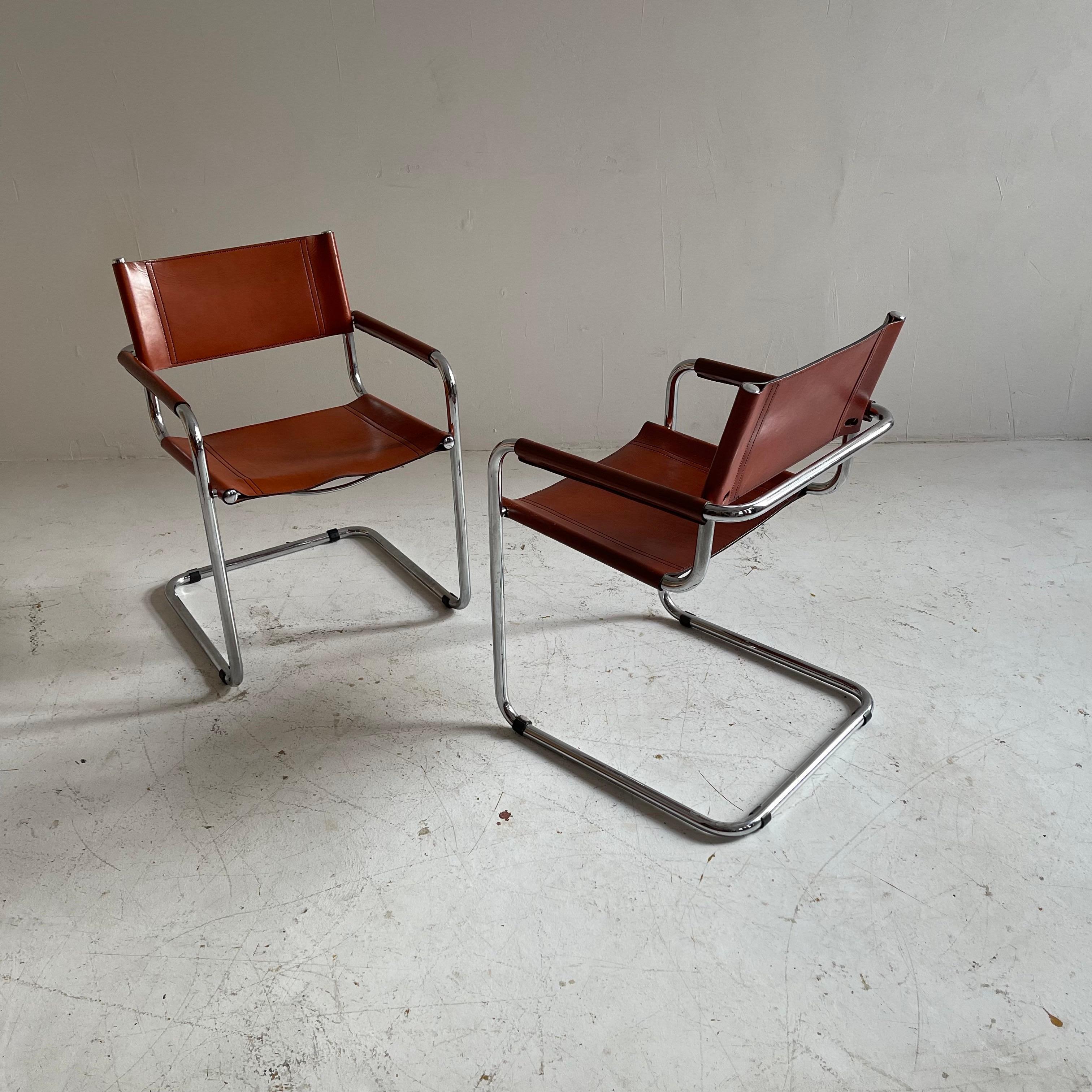 Freitragende italienische Stühle aus gebranntem orangefarbenem Leder, Italien 1970 1