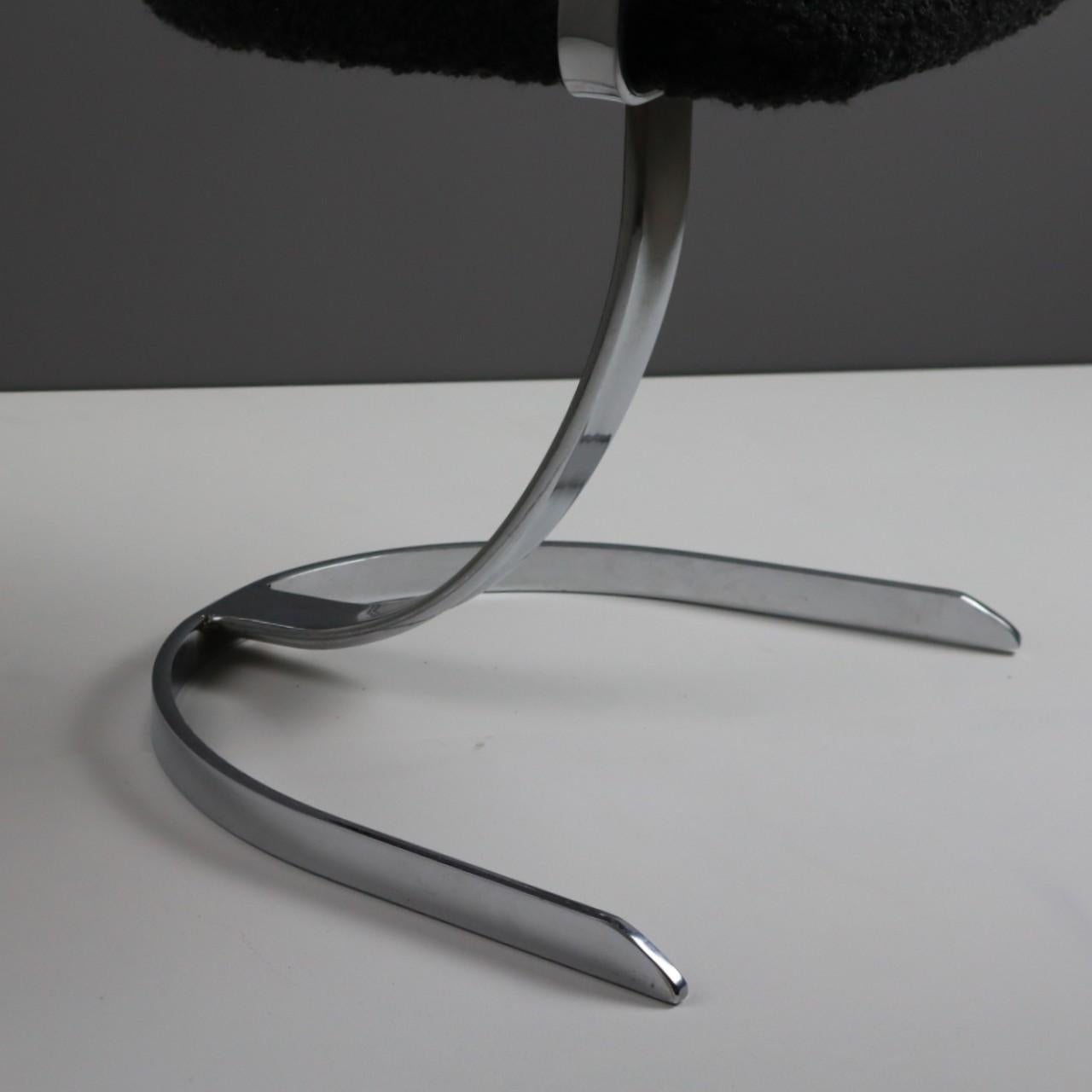 Metal Italian Cantilever Chair with Boucle Fabric For Sale