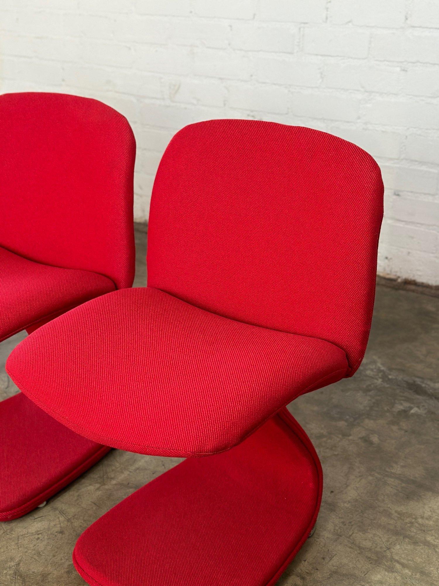 Italienische freitragende Stühle von Joe Colombo – Vierer-Set (Ende des 20. Jahrhunderts) im Angebot