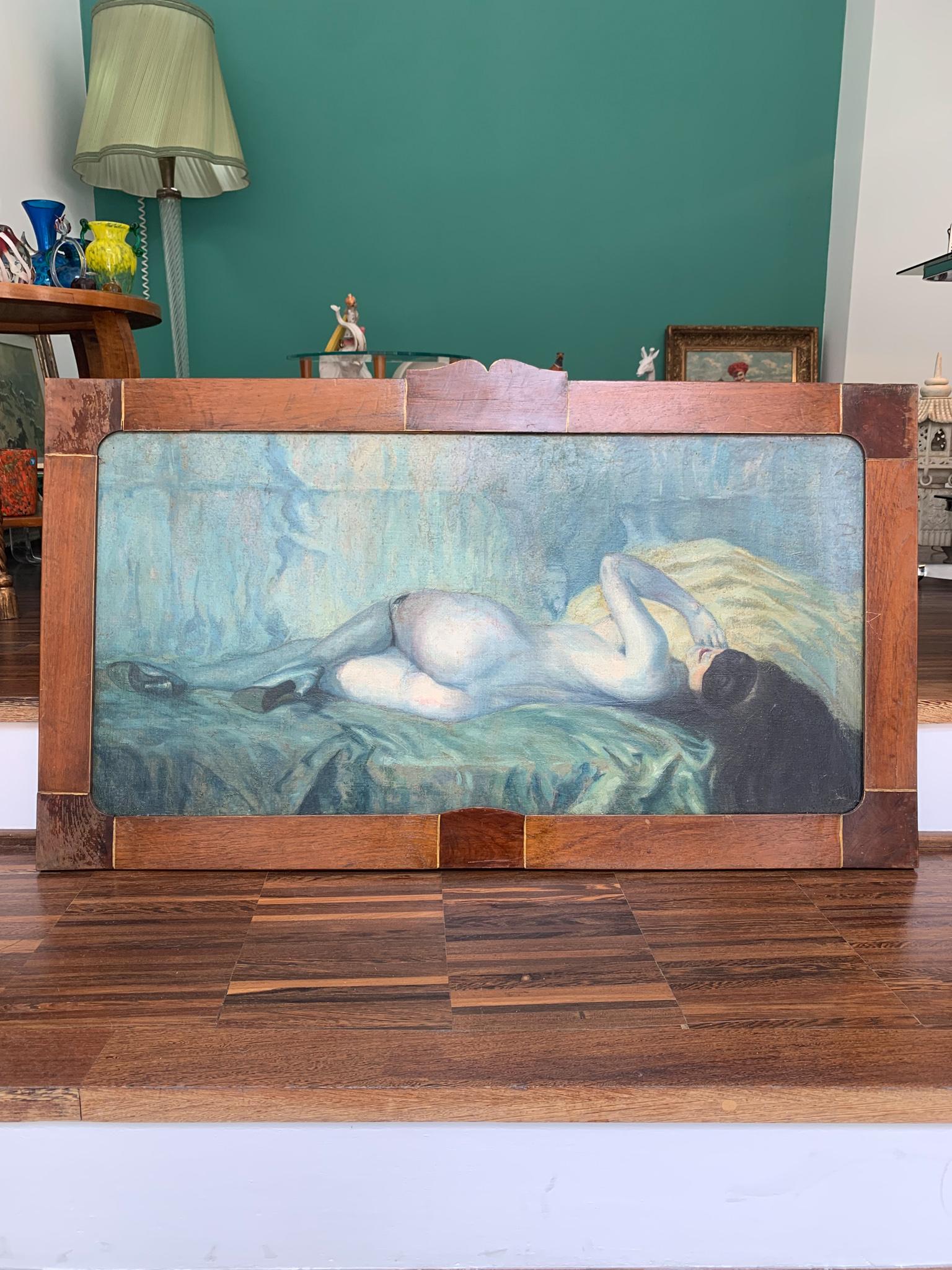 Headboard painted in oil on canvas, depicting a woman lying down and made in the early 1900s

Ø cm 113 h cm 63