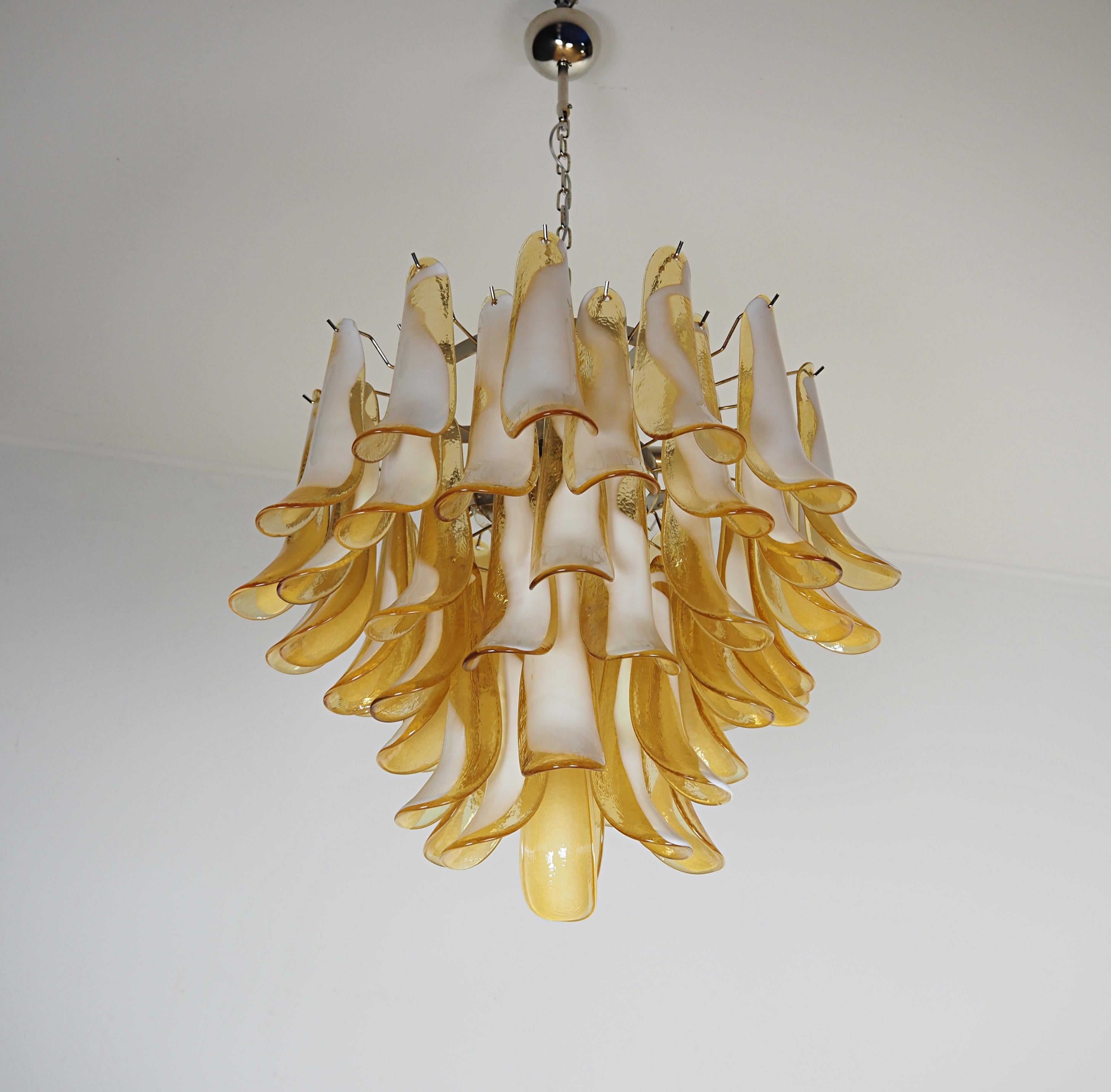  Italian Caramello Petal Chandelier, Murano In Excellent Condition For Sale In Budapest, HU