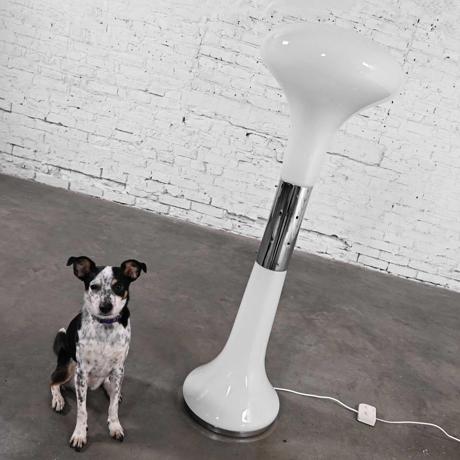 Gorgeous vintage Modern to Postmodern Italian Carlo Nason for Mazzega Murano white blown glass & chrome LT220 sculptural floor lamp. Beautiful condition, keeping in mind that this is vintage and not new so will have signs of use and wear. Please see
