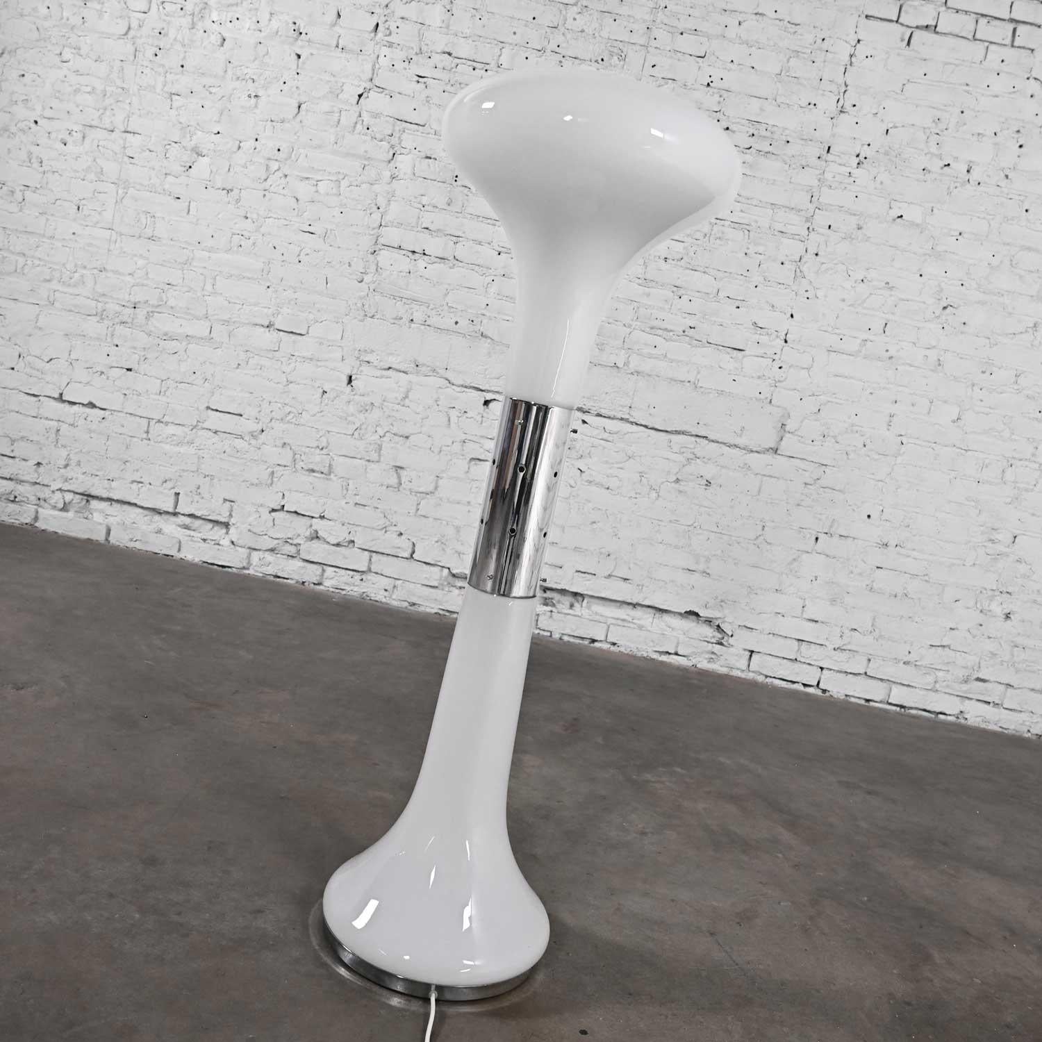 Italian Carlo Nason Mazzega Murano Glass & Chrome LT220 Sculptural Floor Lamp In Good Condition For Sale In Topeka, KS