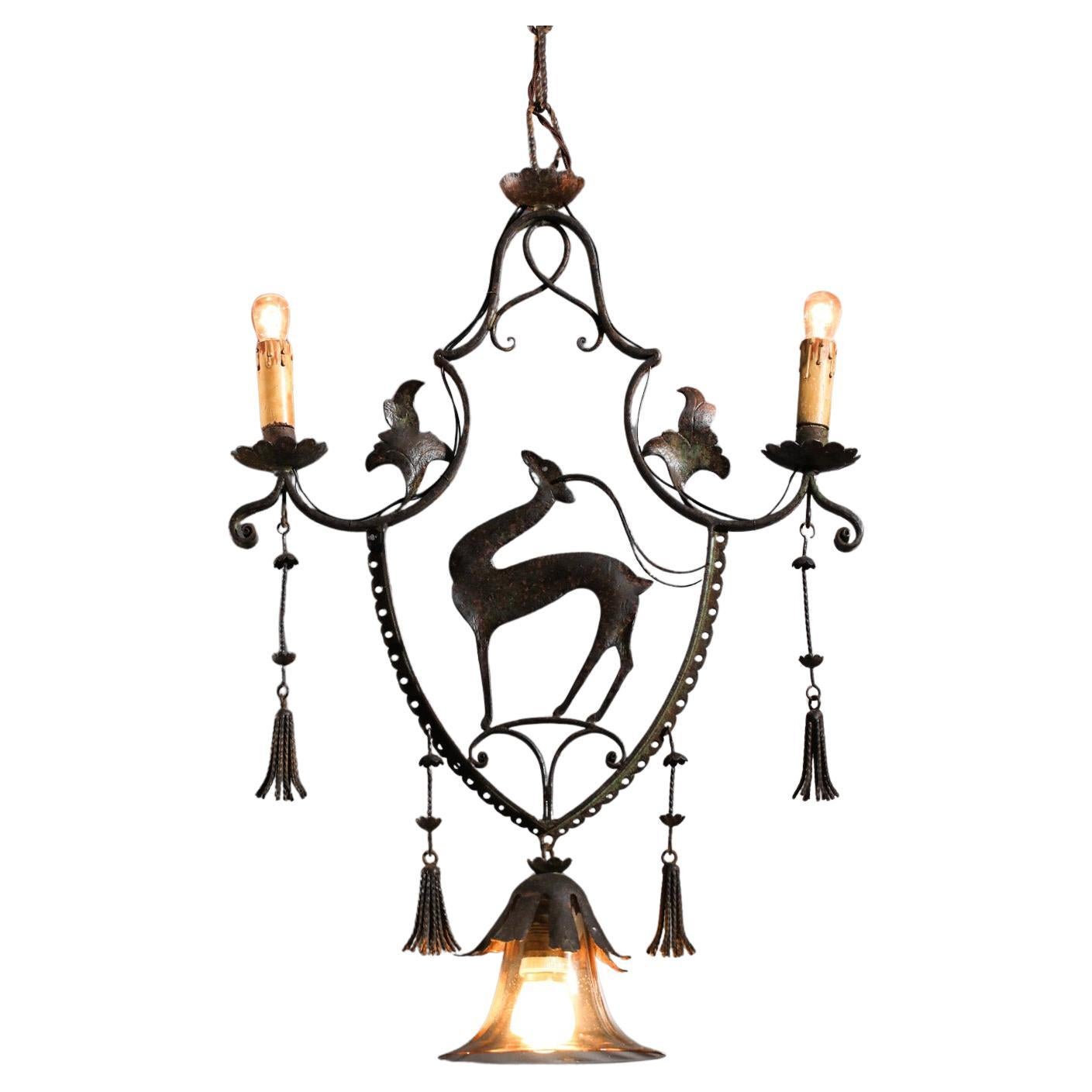 Lampadario italiano Carlo Rizzarda degli anni 
30 decorato con antilopi in vendita