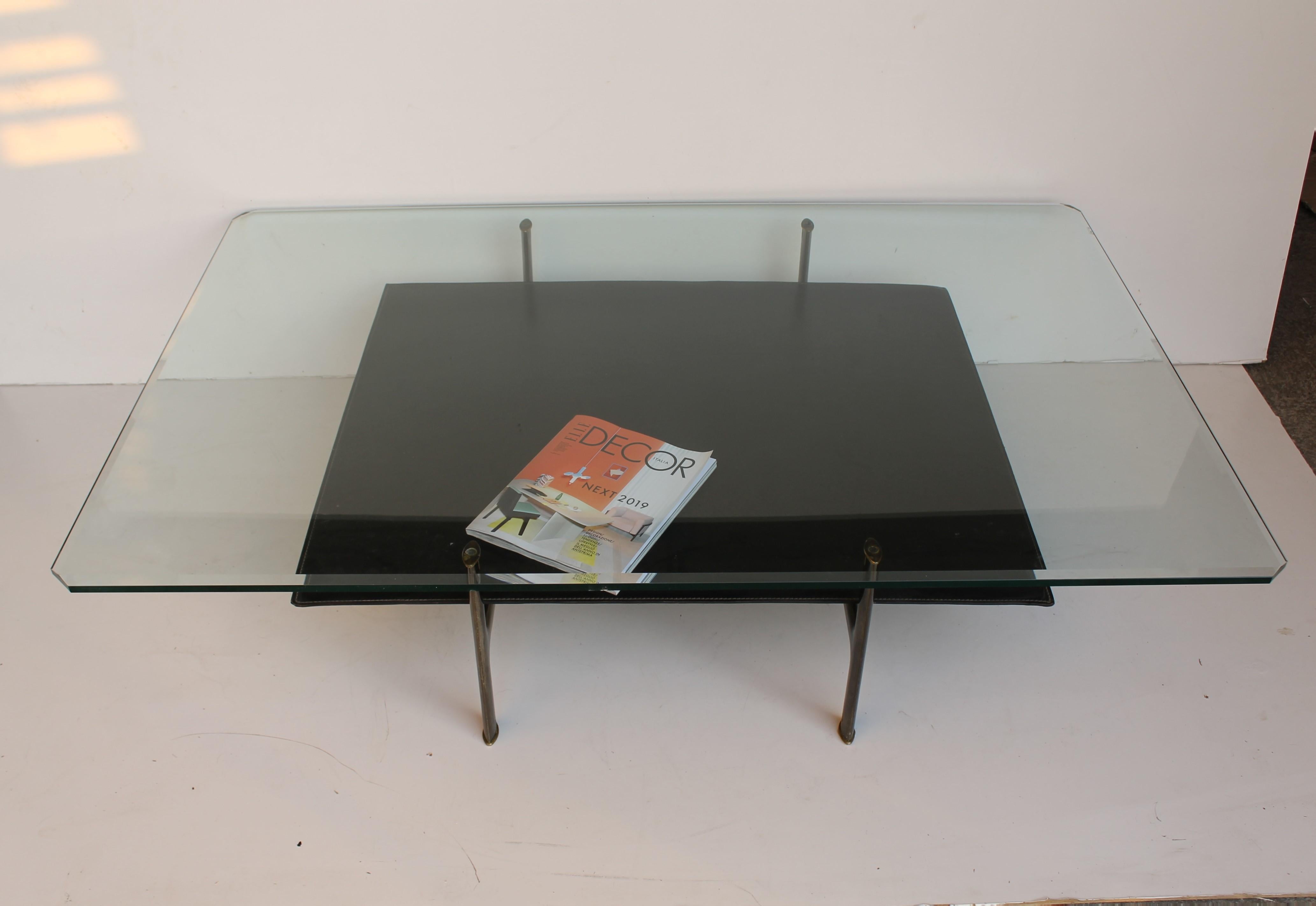 Italian Carlo Scarpa coffee table, patinated iron structure with brass feets.
Double floor, the top in crystal and the second in black leather.