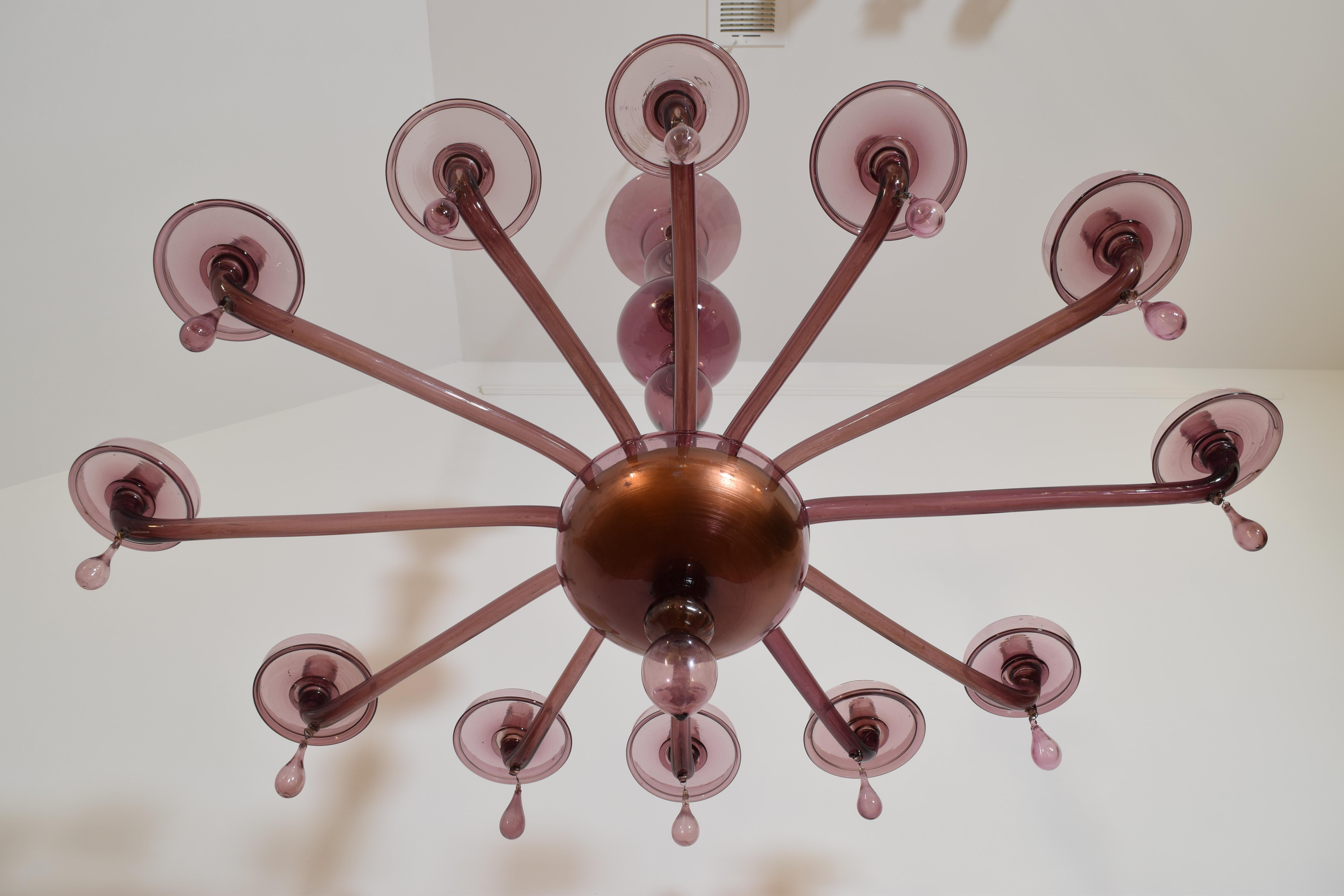 Italiana, Carlo Scarpa Gran araña de cristal de Murano Ova de 12 luces ca. 1935-1940 Vidrio soplado en venta