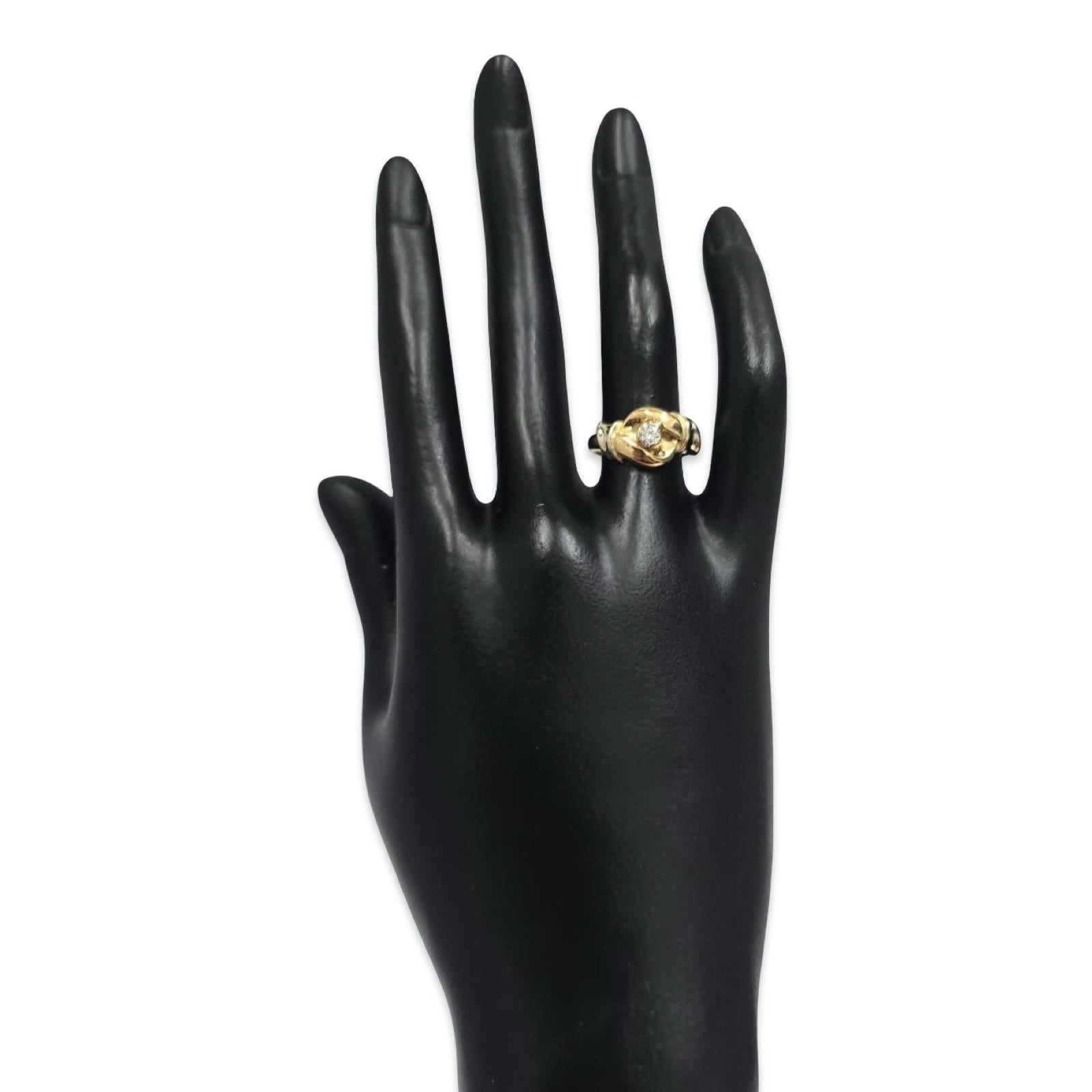 Taglio rotondo Anello Carmelo in oro 18 carati bicolore con nodo di diamanti in vendita