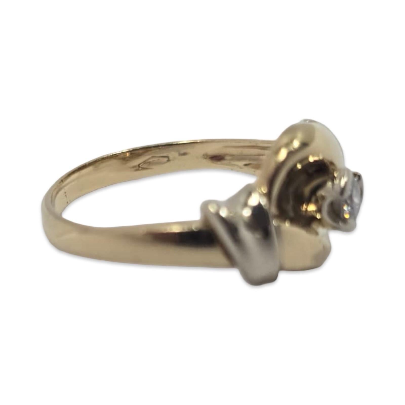 Anello Carmelo in oro 18 carati bicolore con nodo di diamanti in vendita 2